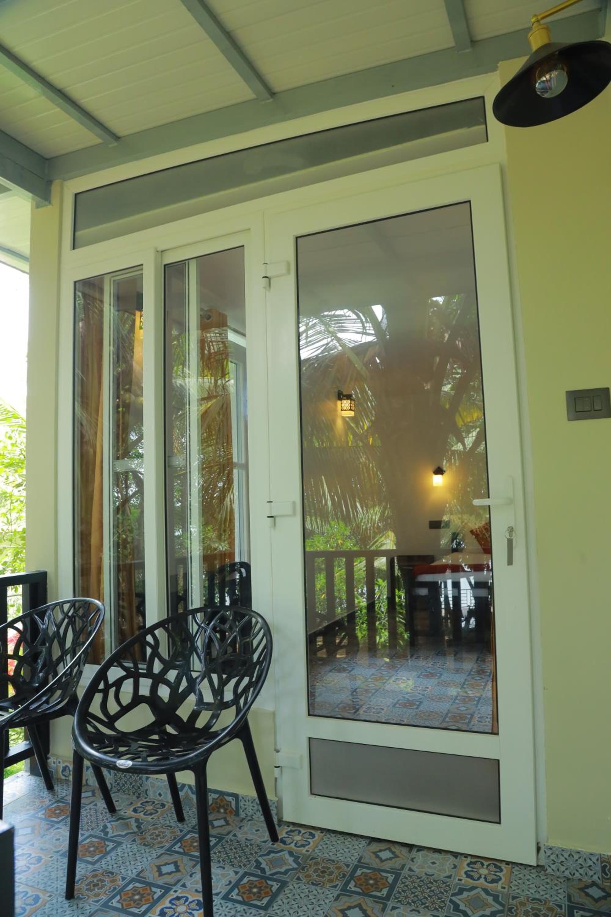 Family Room with Lake View photo 3