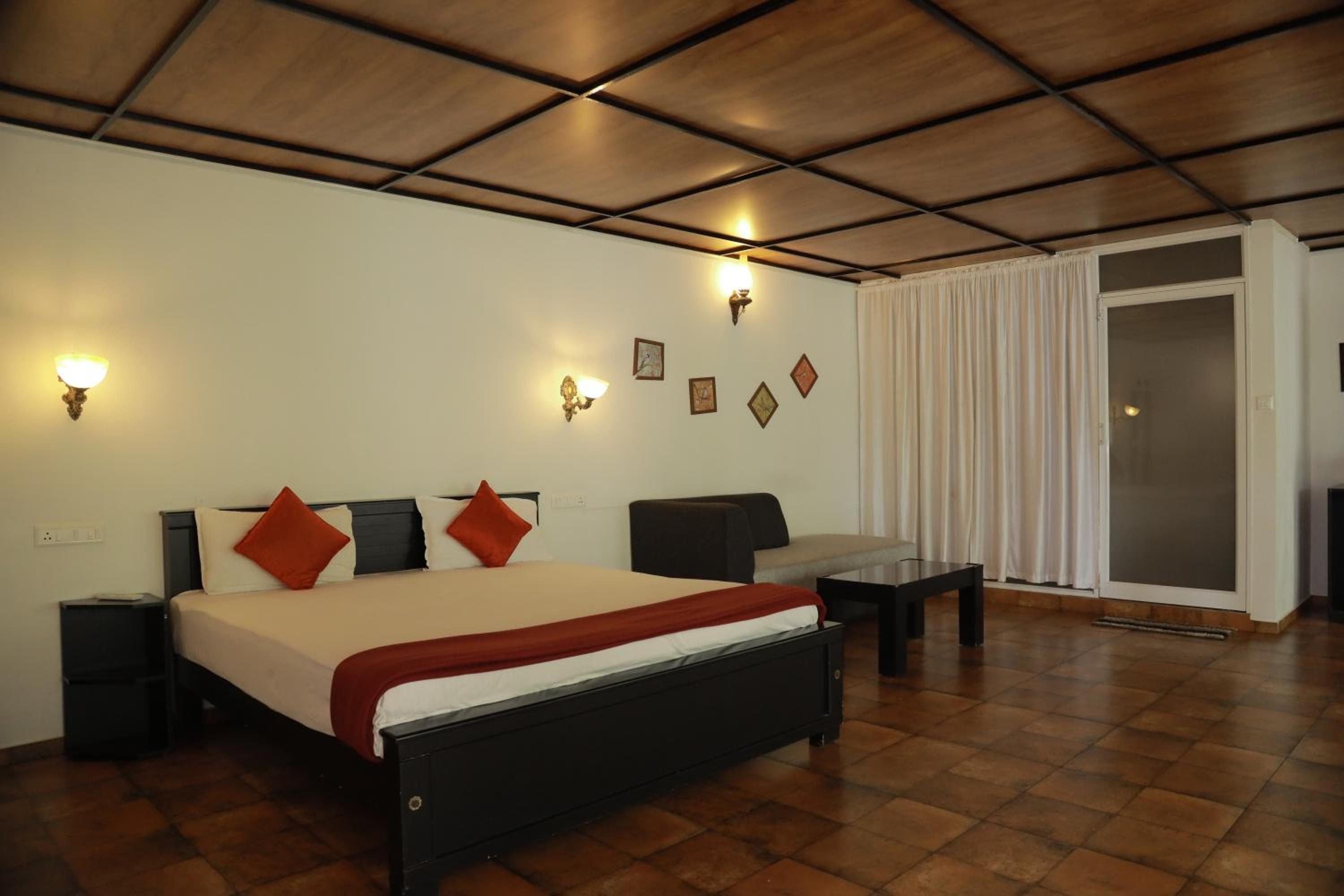 King Suite with Balcony photo 2