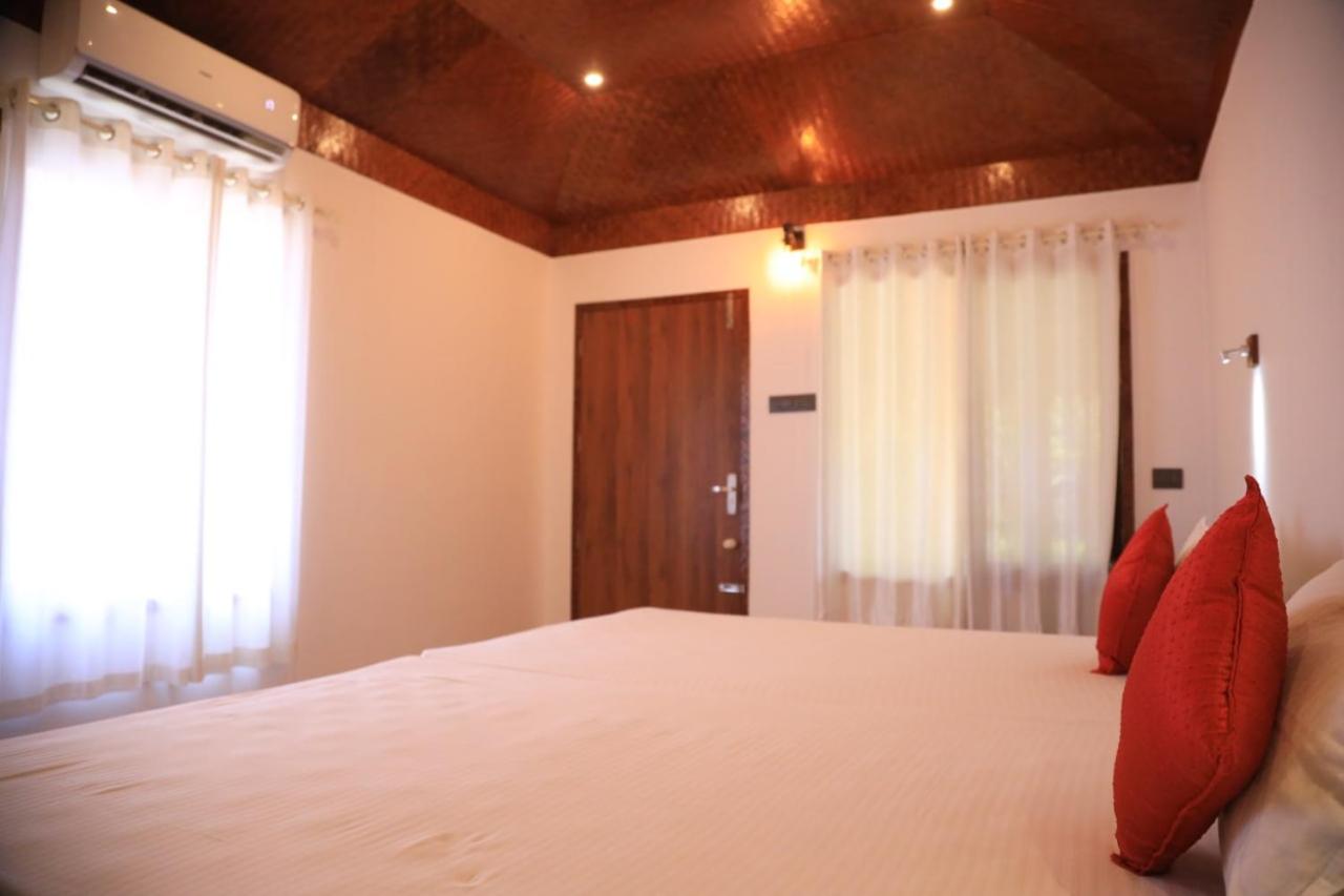 Deluxe Double Room with Balcony photo 1