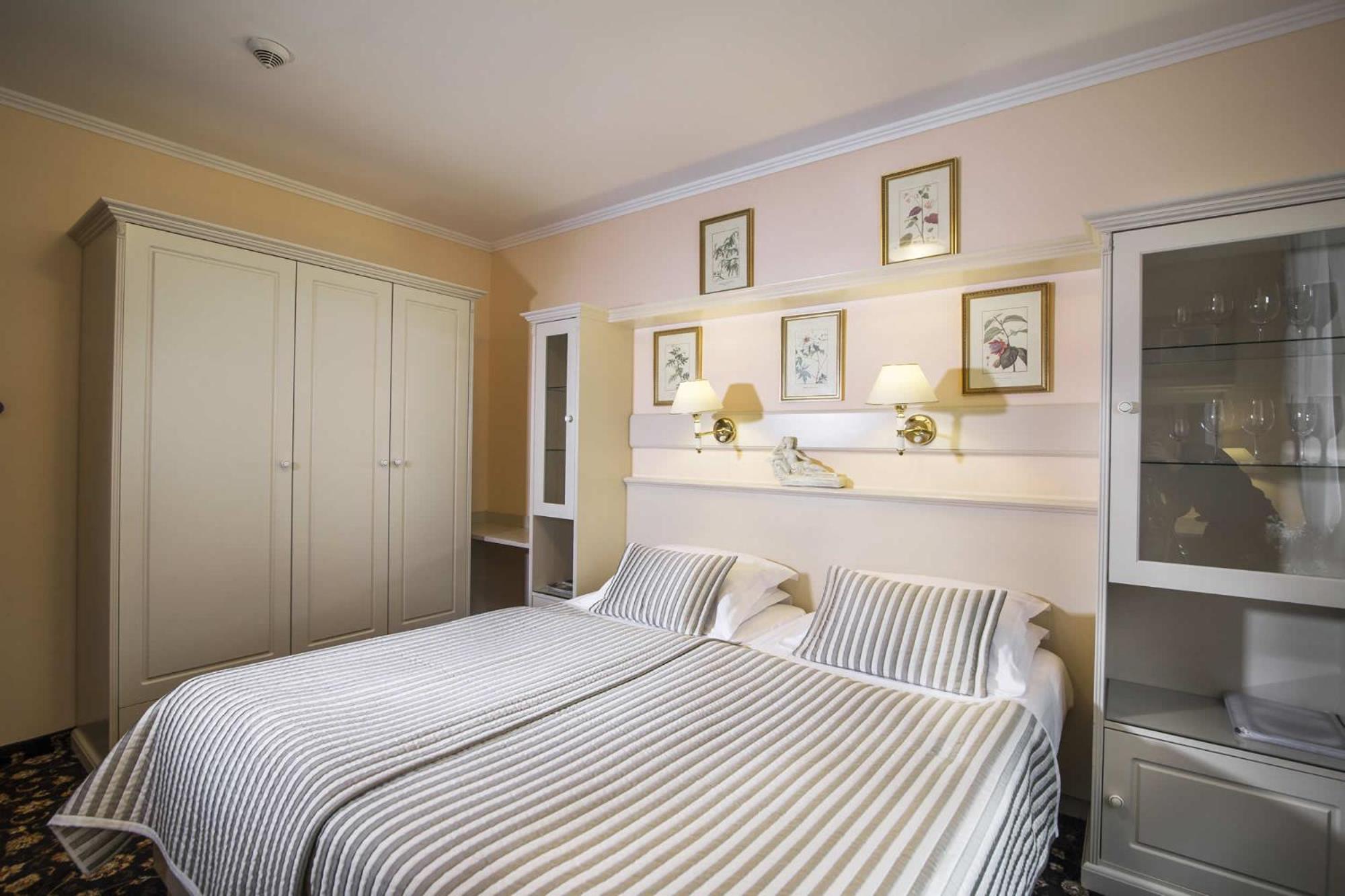 Double or Twin Room - Photo 2
