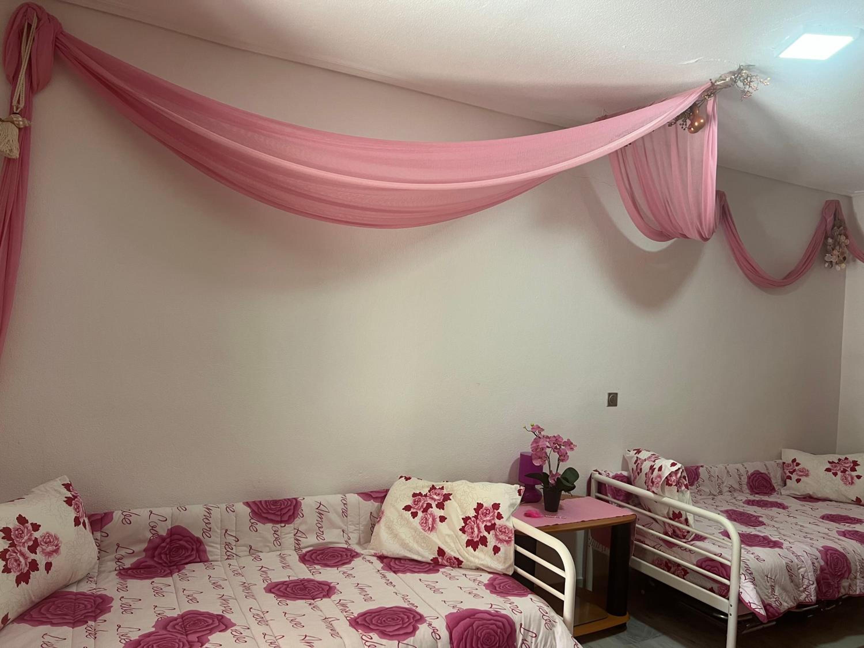 Five-Bedroom House photo 2