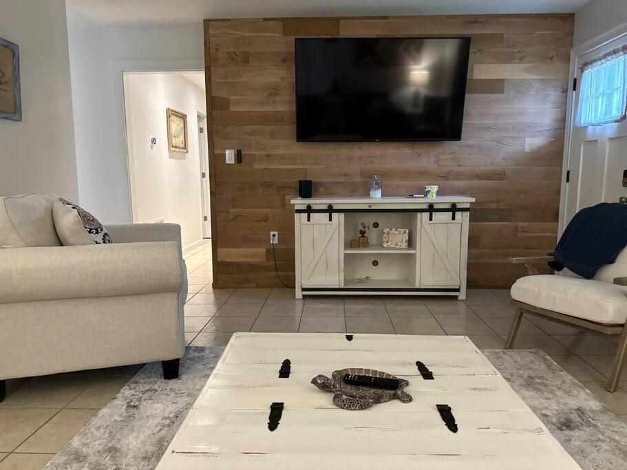 Three-Bedroom House photo 3