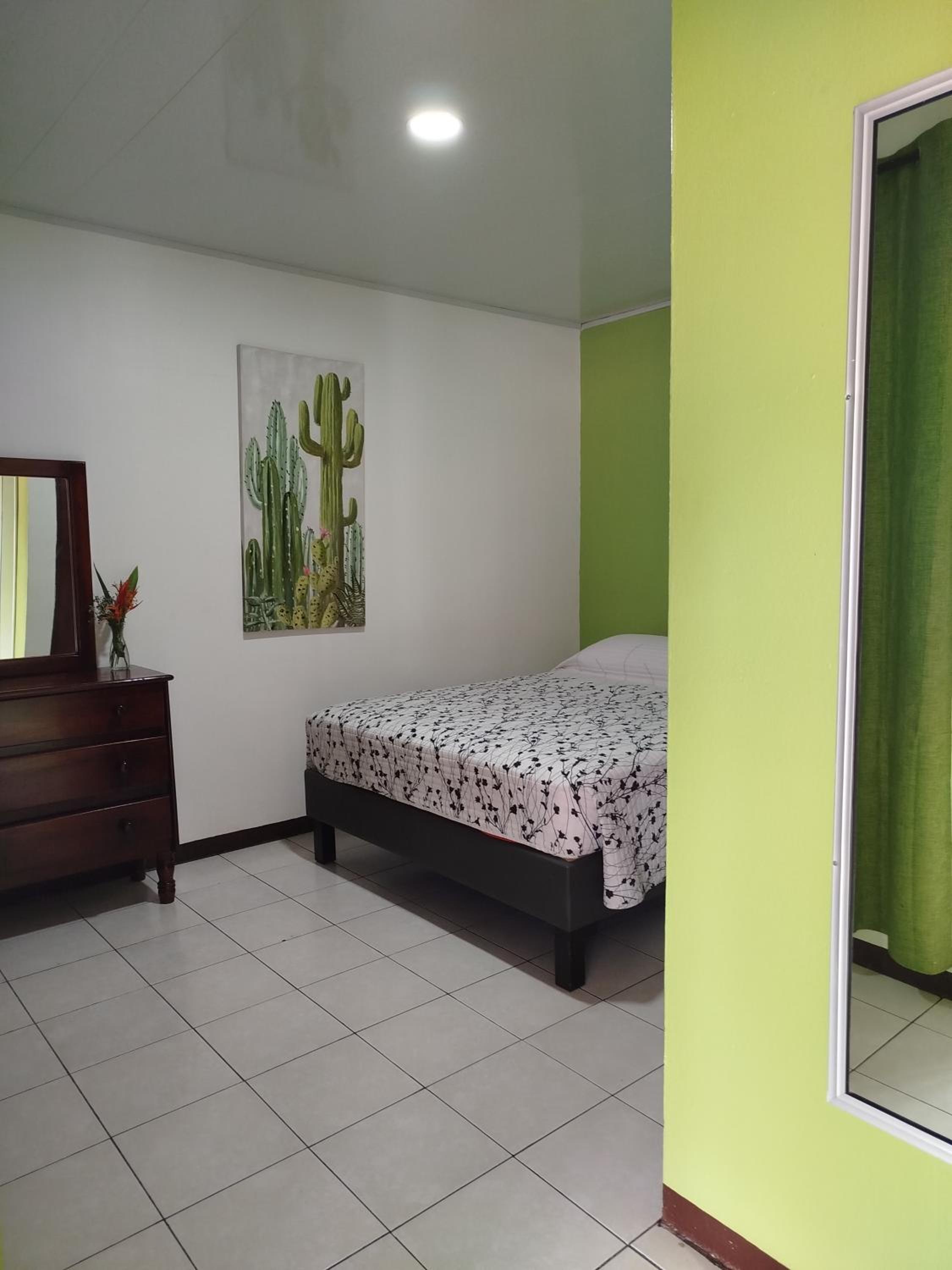 Standard Queen Room photo 2