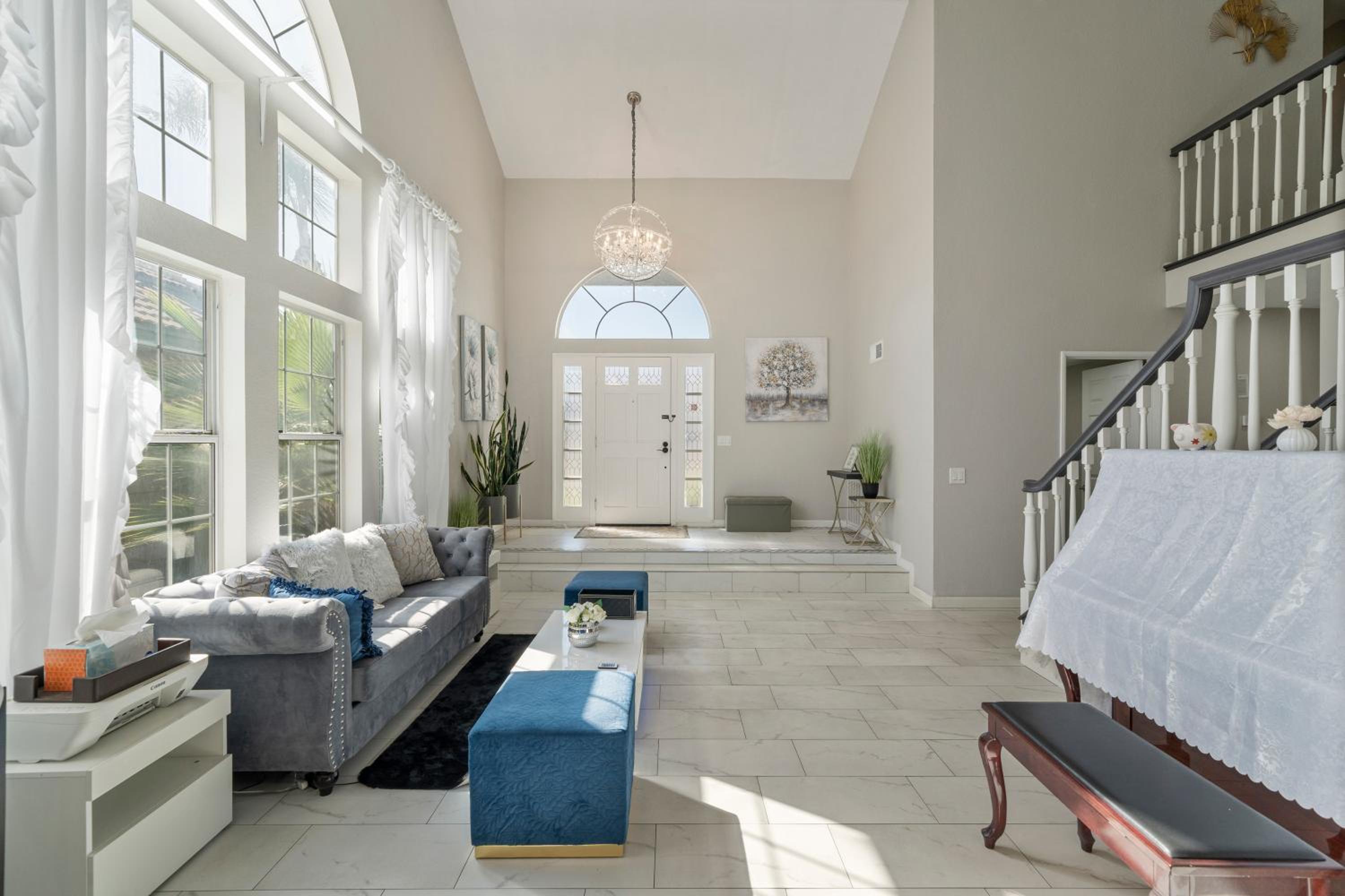 Six-Bedroom House photo 2