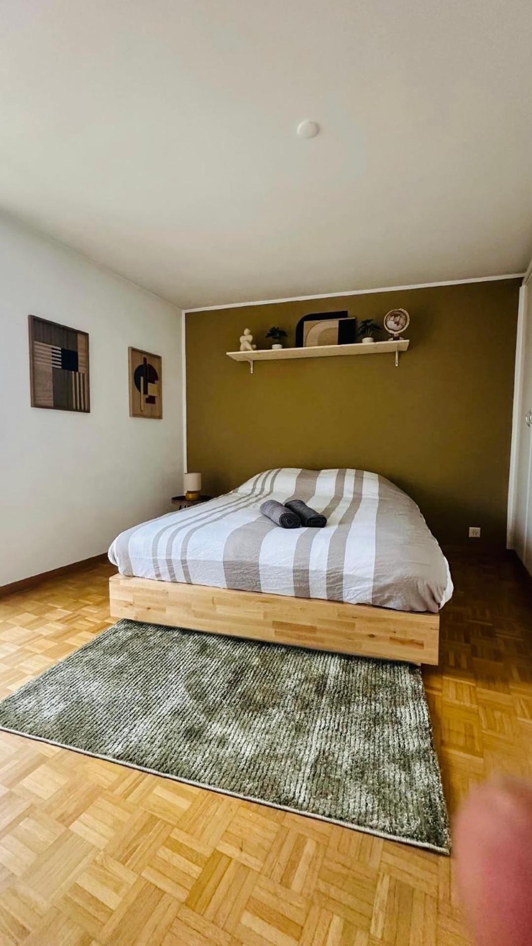 One-Bedroom Apartment photo 1