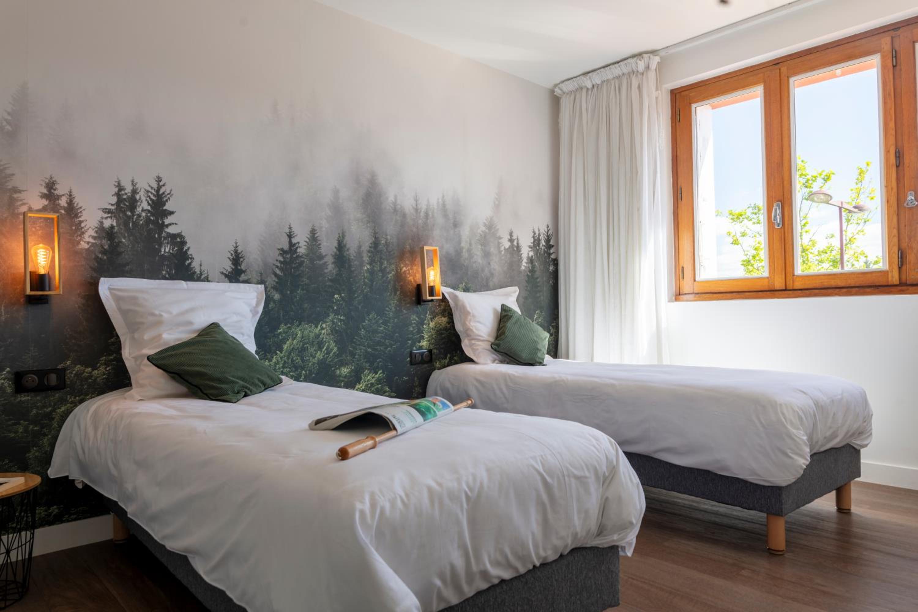 Twin Room with City View