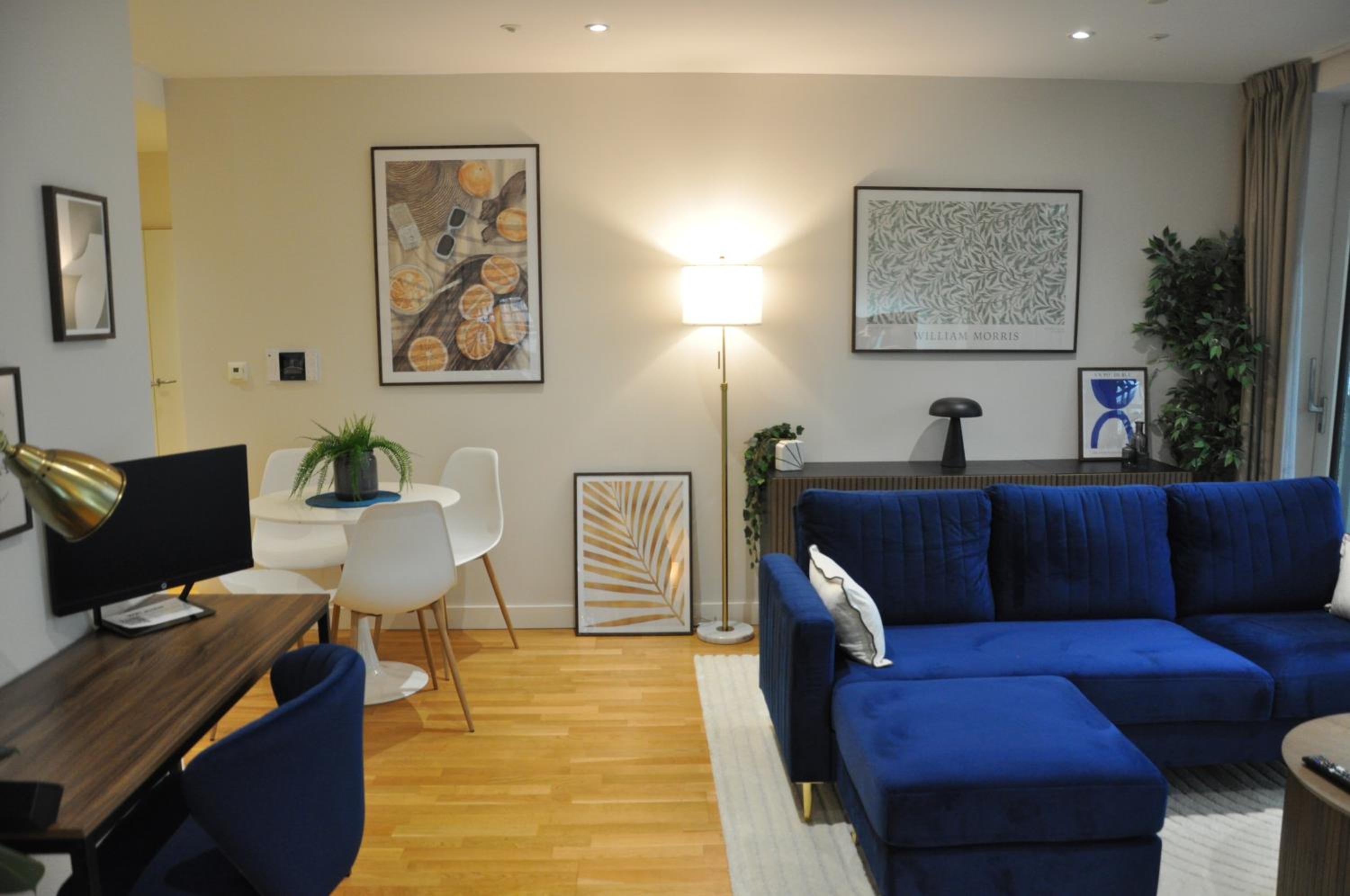 Deluxe One-Bedroom Apartment photo 1