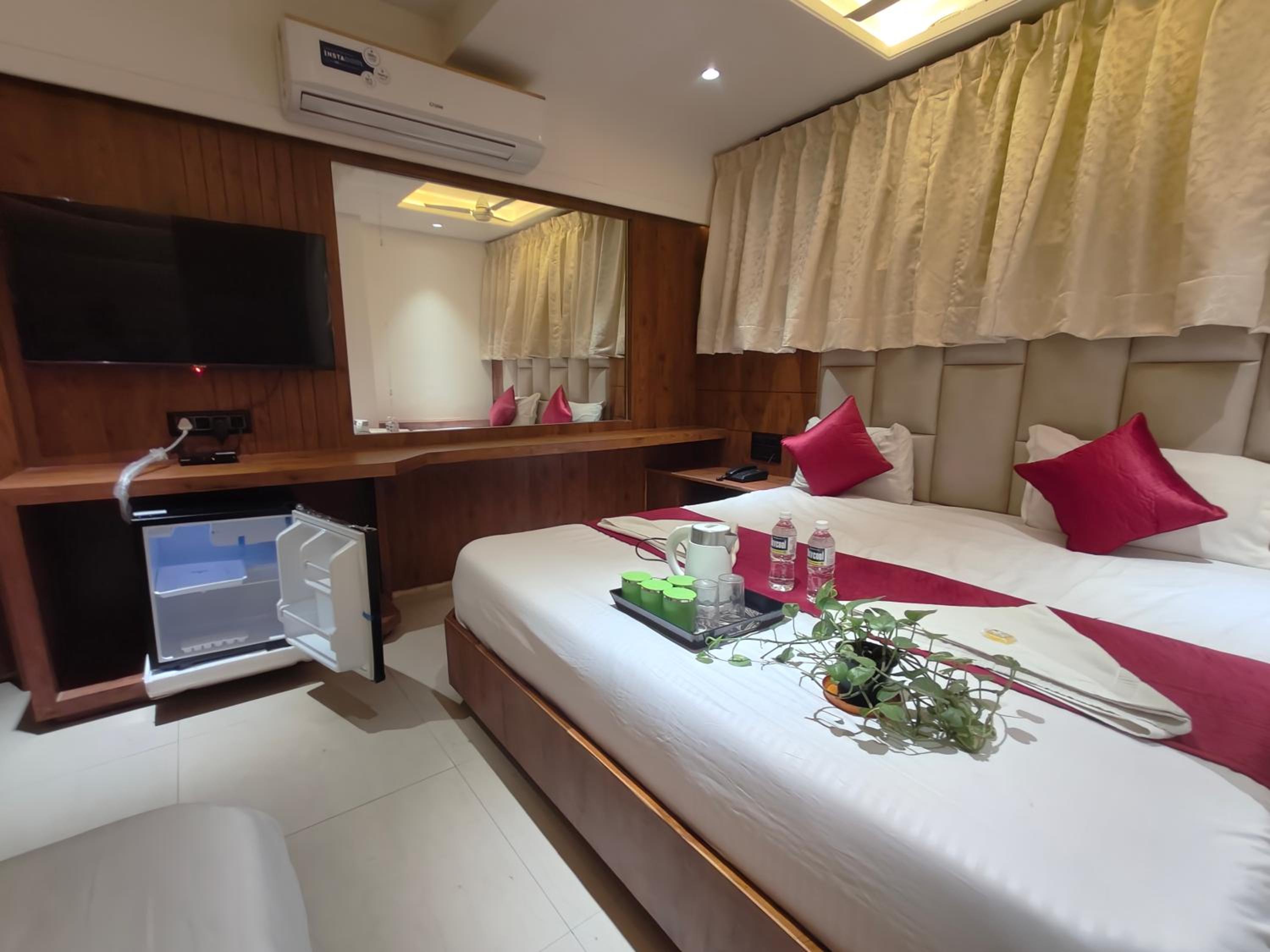  VIP 4 Bed AC Room - Photo 13