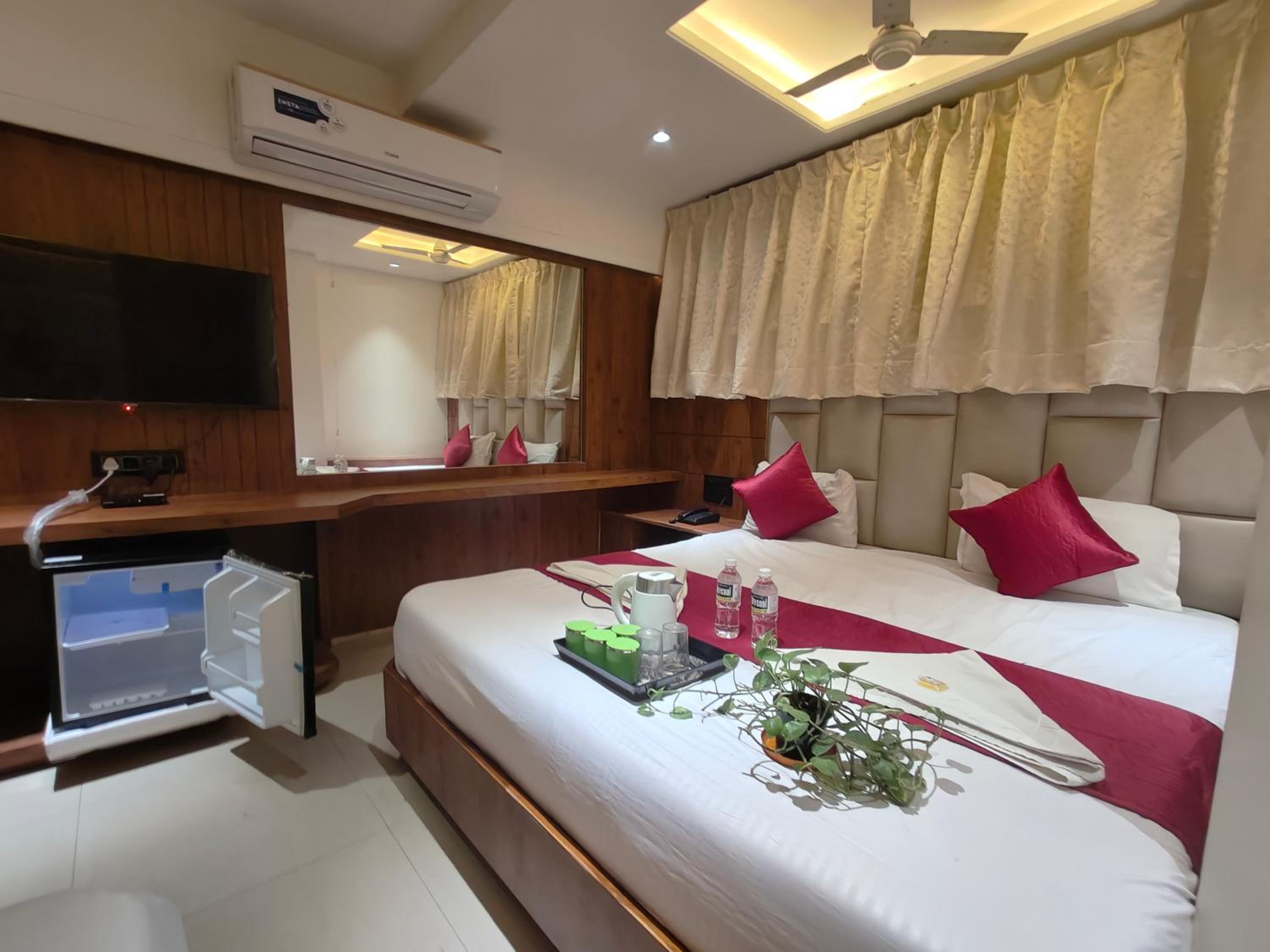  VIP 4 Bed AC Room - Photo 12