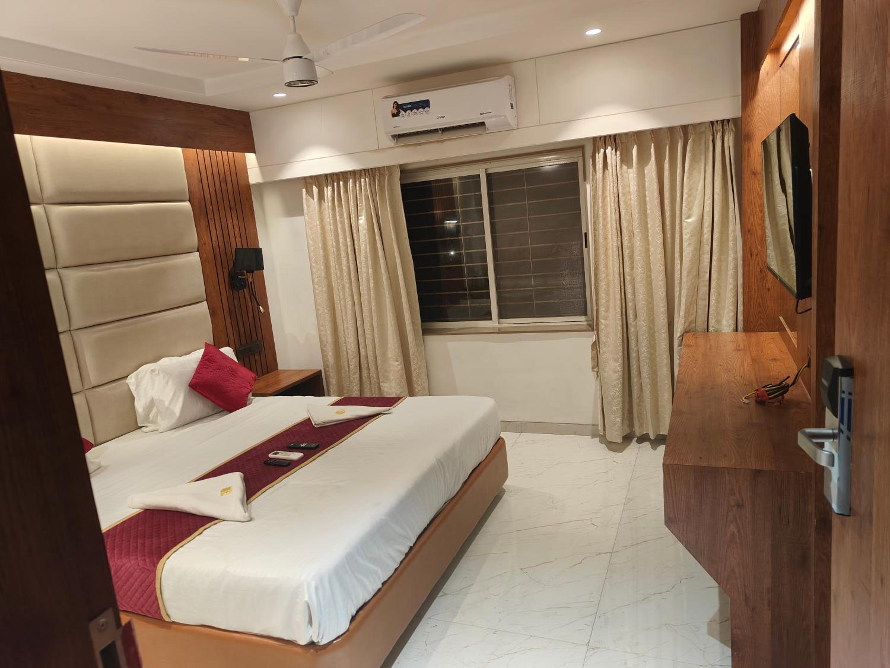 VIP 2 Bed AC Room - Photo 8