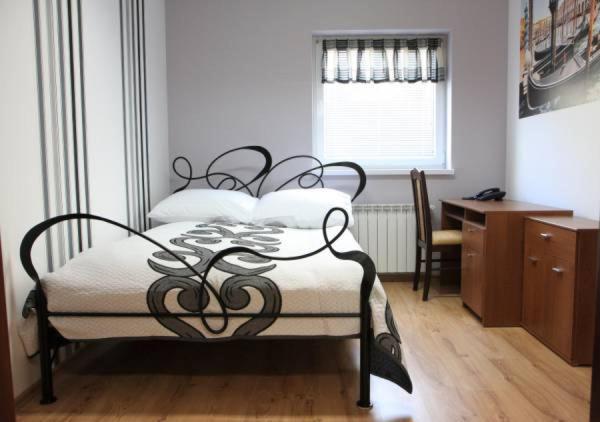 Double Room - Photo 3
