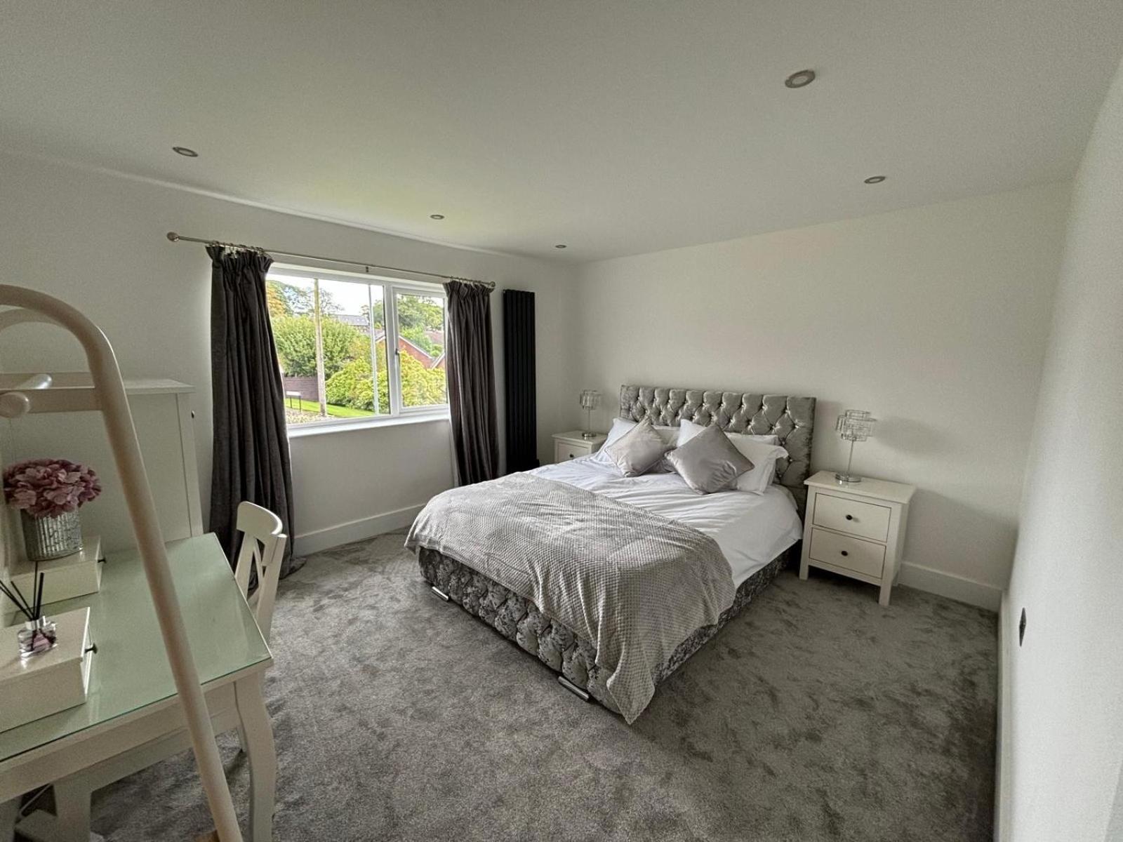 Four-Bedroom House photo 2
