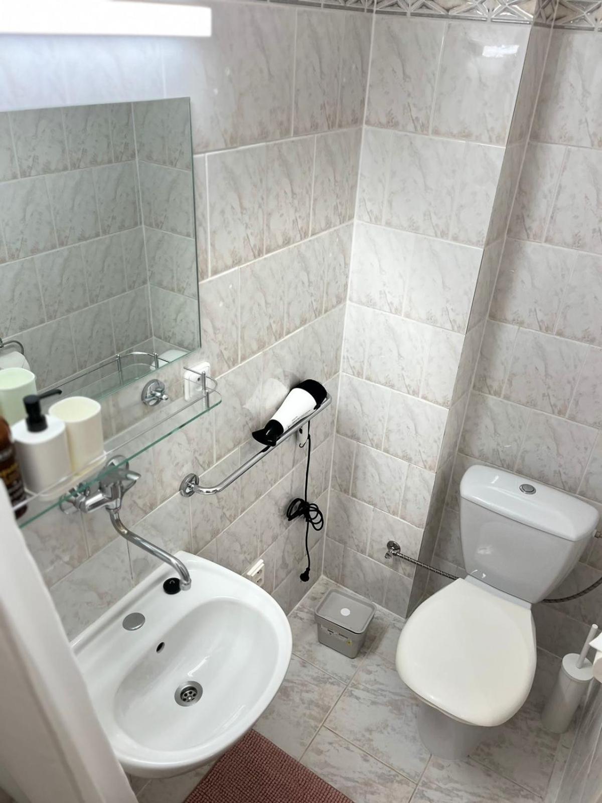 Double Room with Private Bathroom photo 3