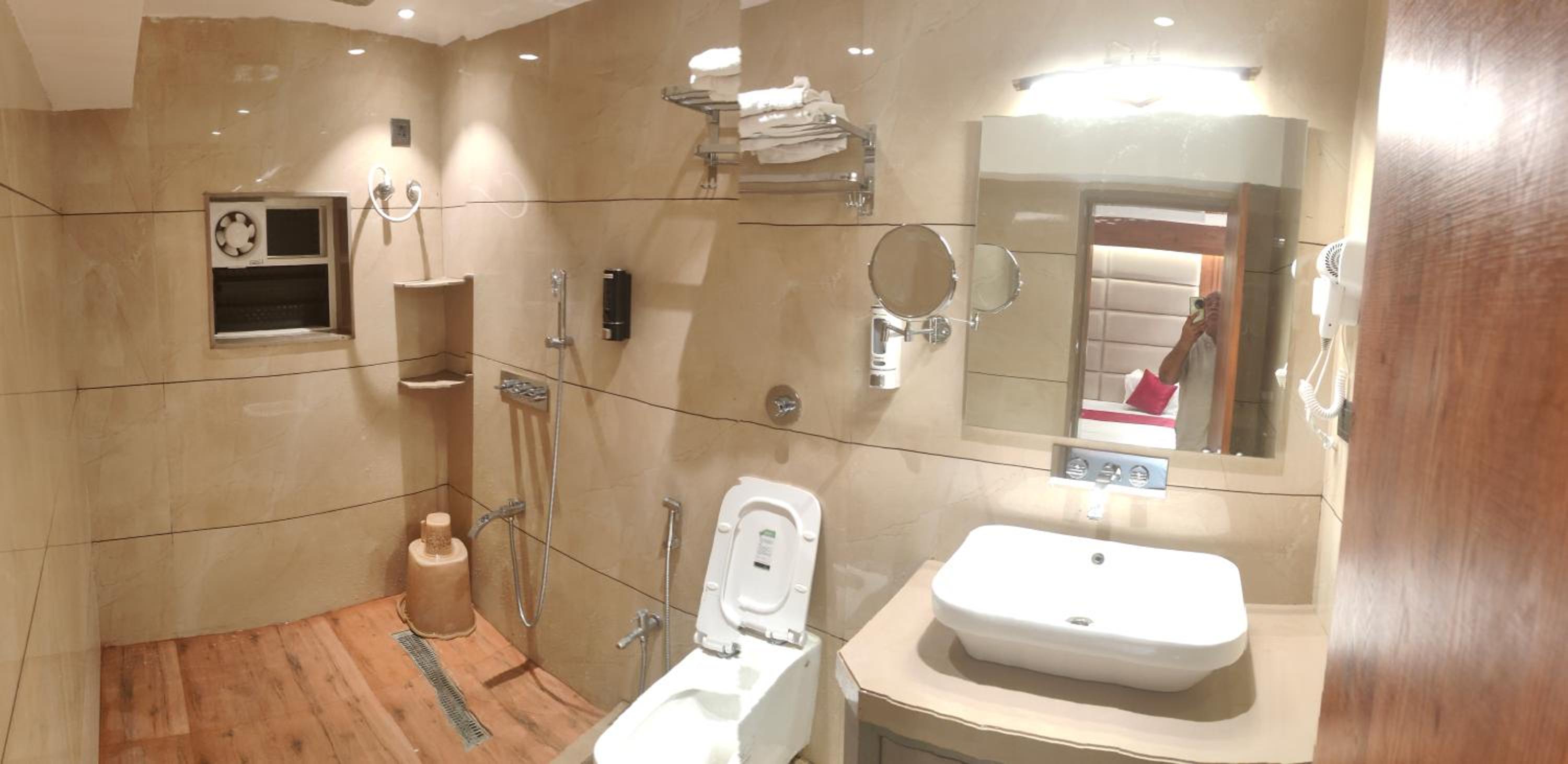 VIP 2 Bed AC Room - Photo 12