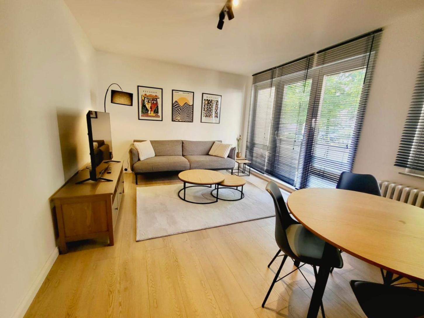 One-Bedroom Apartment photo 1
