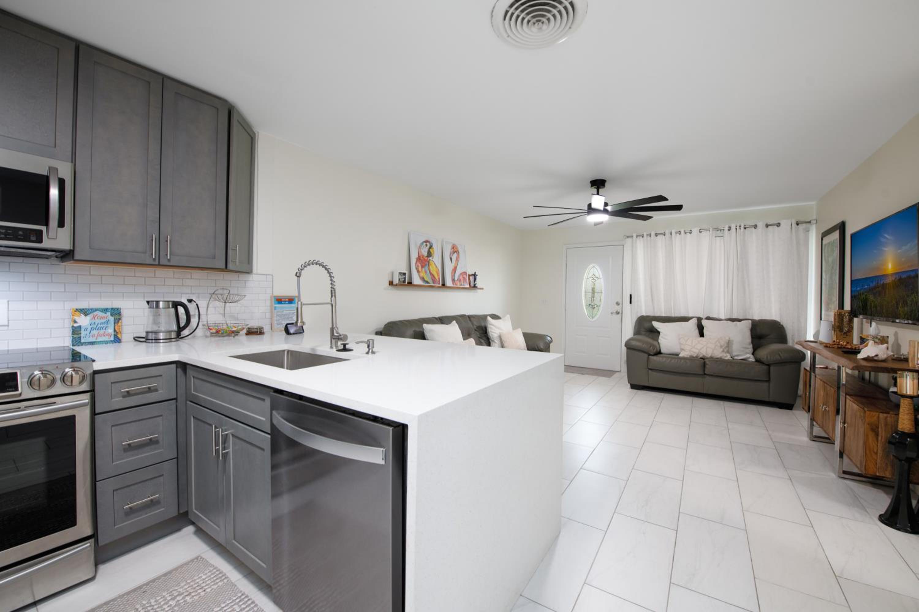 Three-Bedroom House photo 2