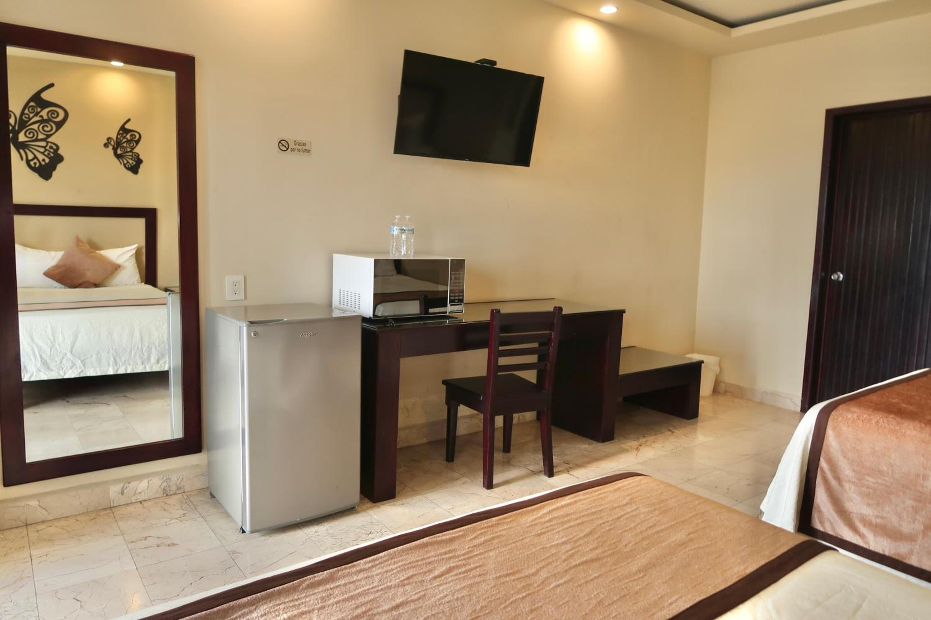 Double Room with Two Double Beds - Photo 3