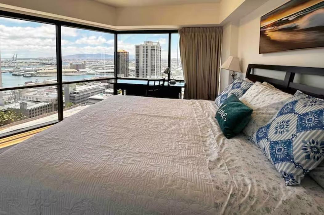 Deluxe One-Bedroom Apartment with Ocean View