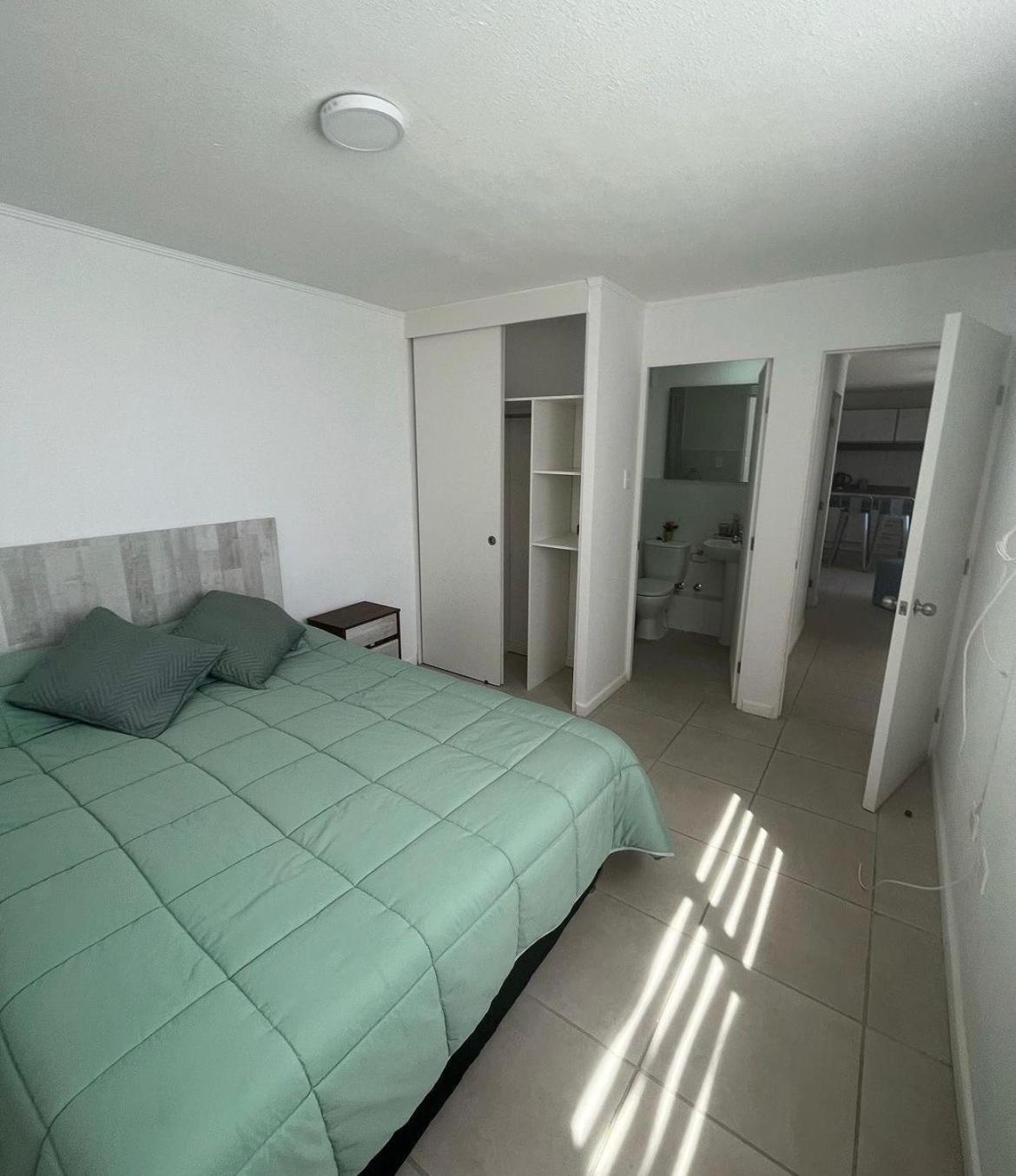 One-Bedroom Apartment photo 1