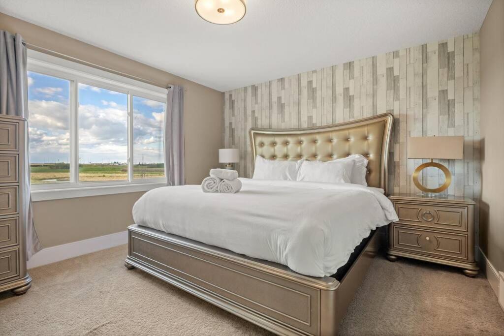 Five-Bedroom House photo 1