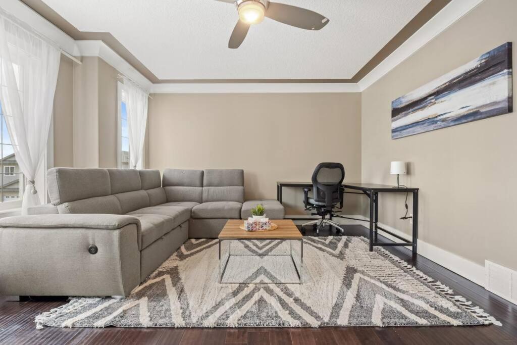 Five-Bedroom House photo 3