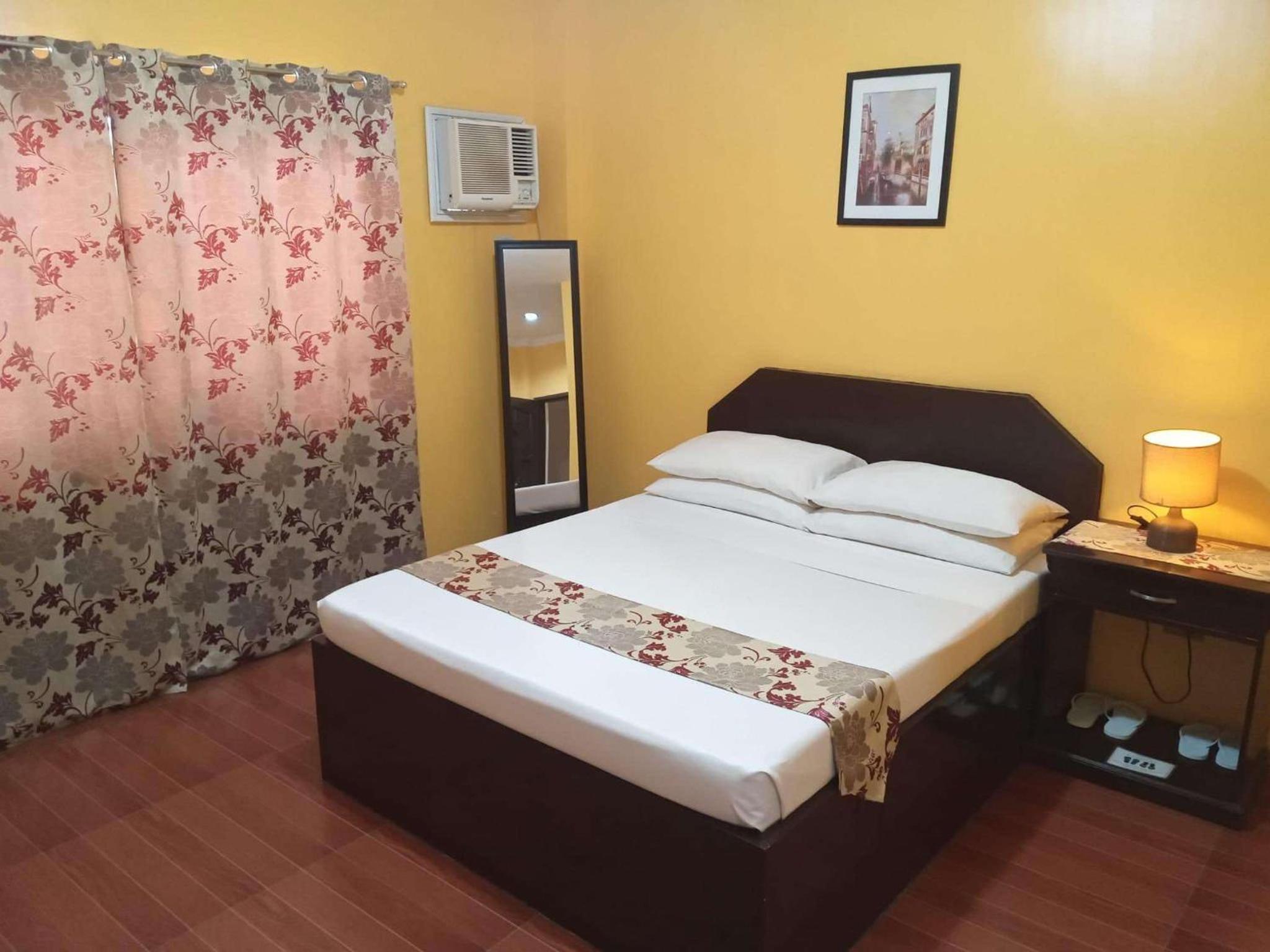Standard Queen Room photo 2