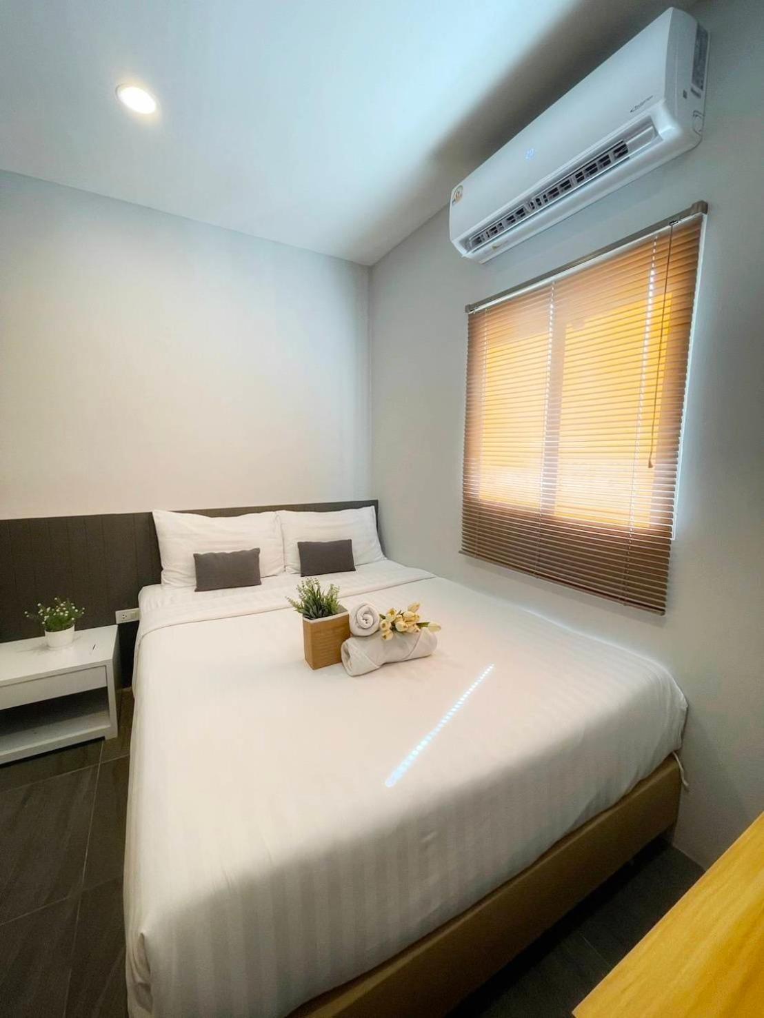 Standard Double Room with Shared Bathroom