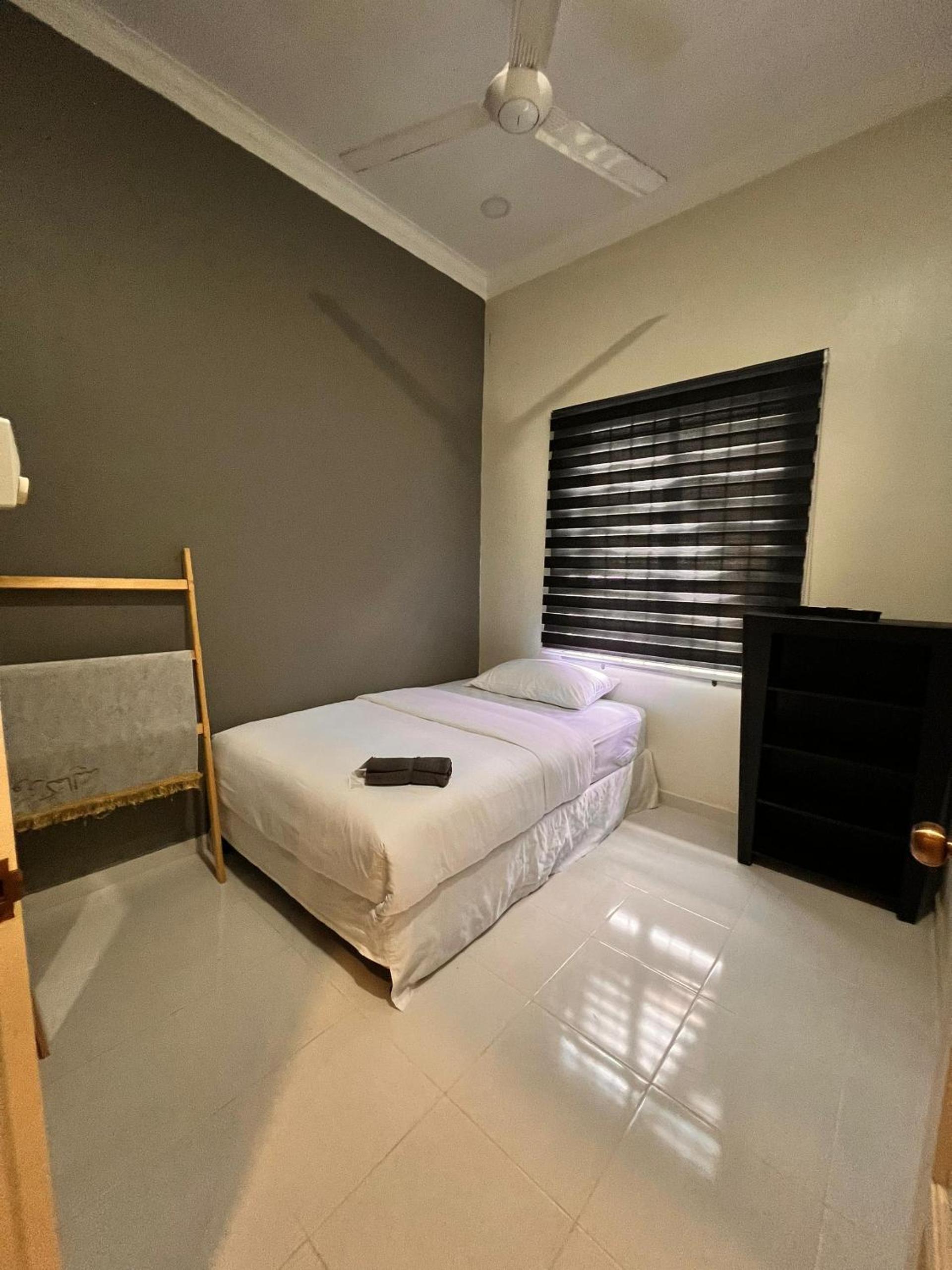 Three-Bedroom House photo 1