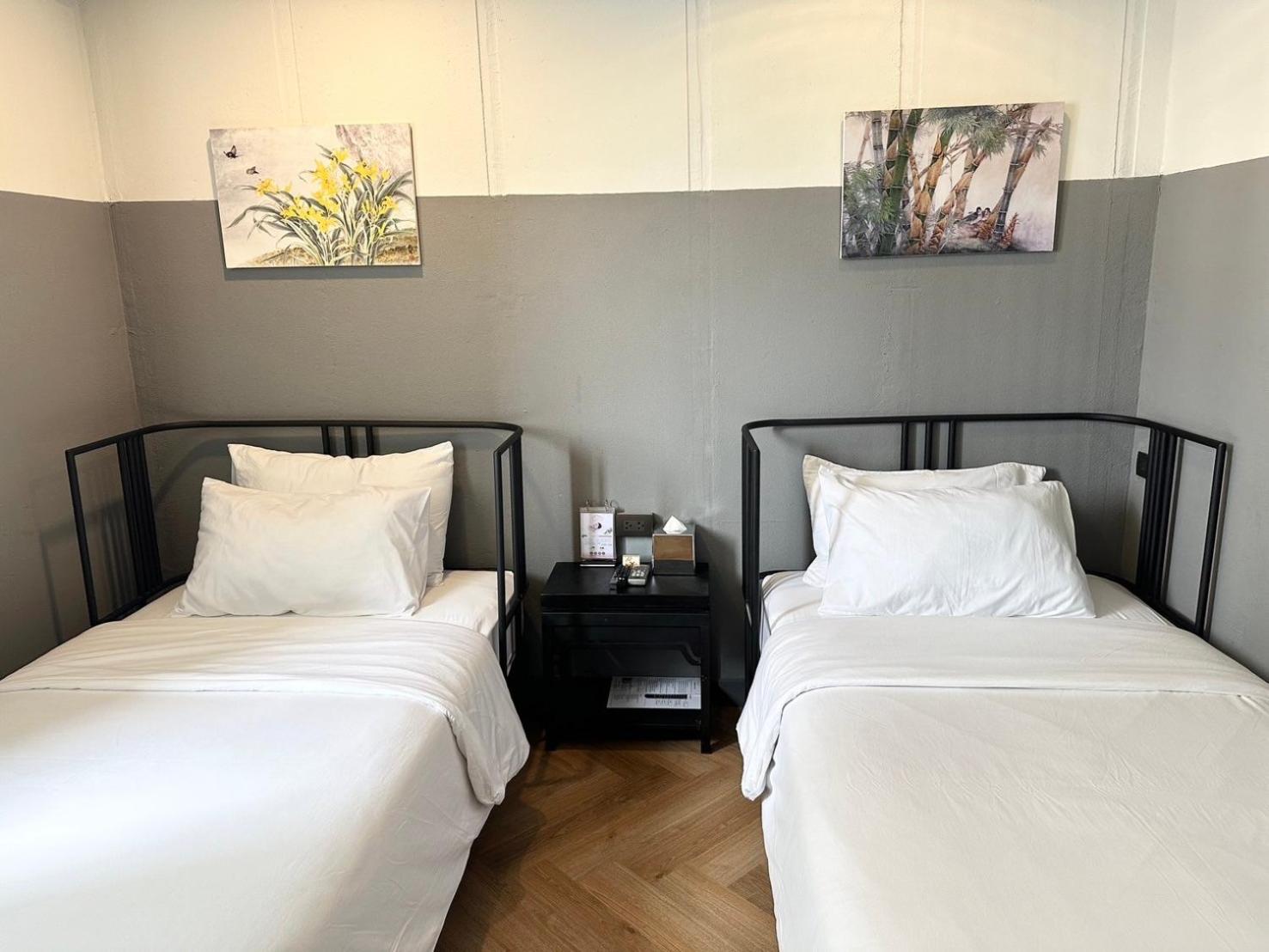 Twin Room with Private Bathroom photo 2