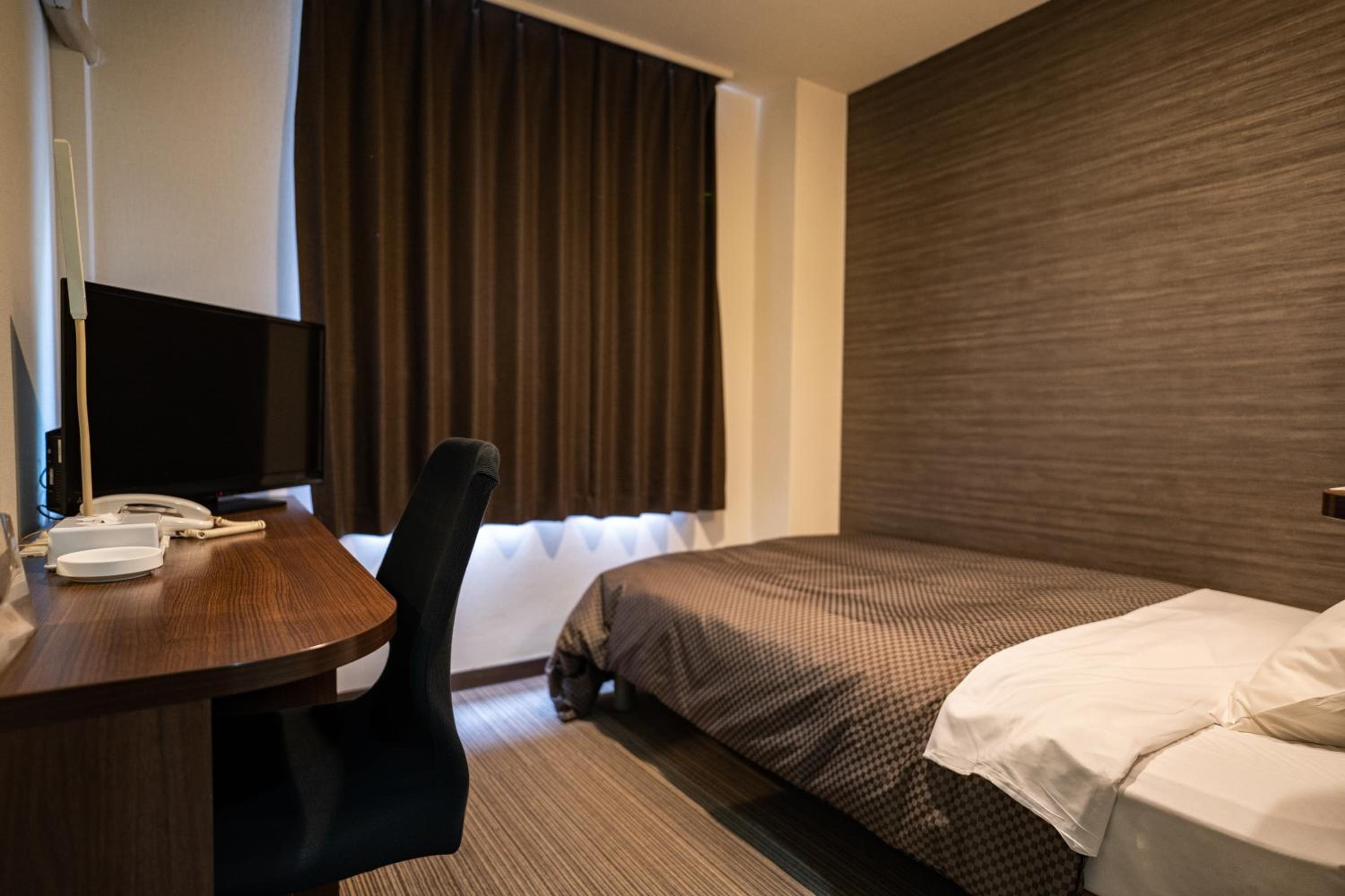 Single Room - Smoking - Photo 3