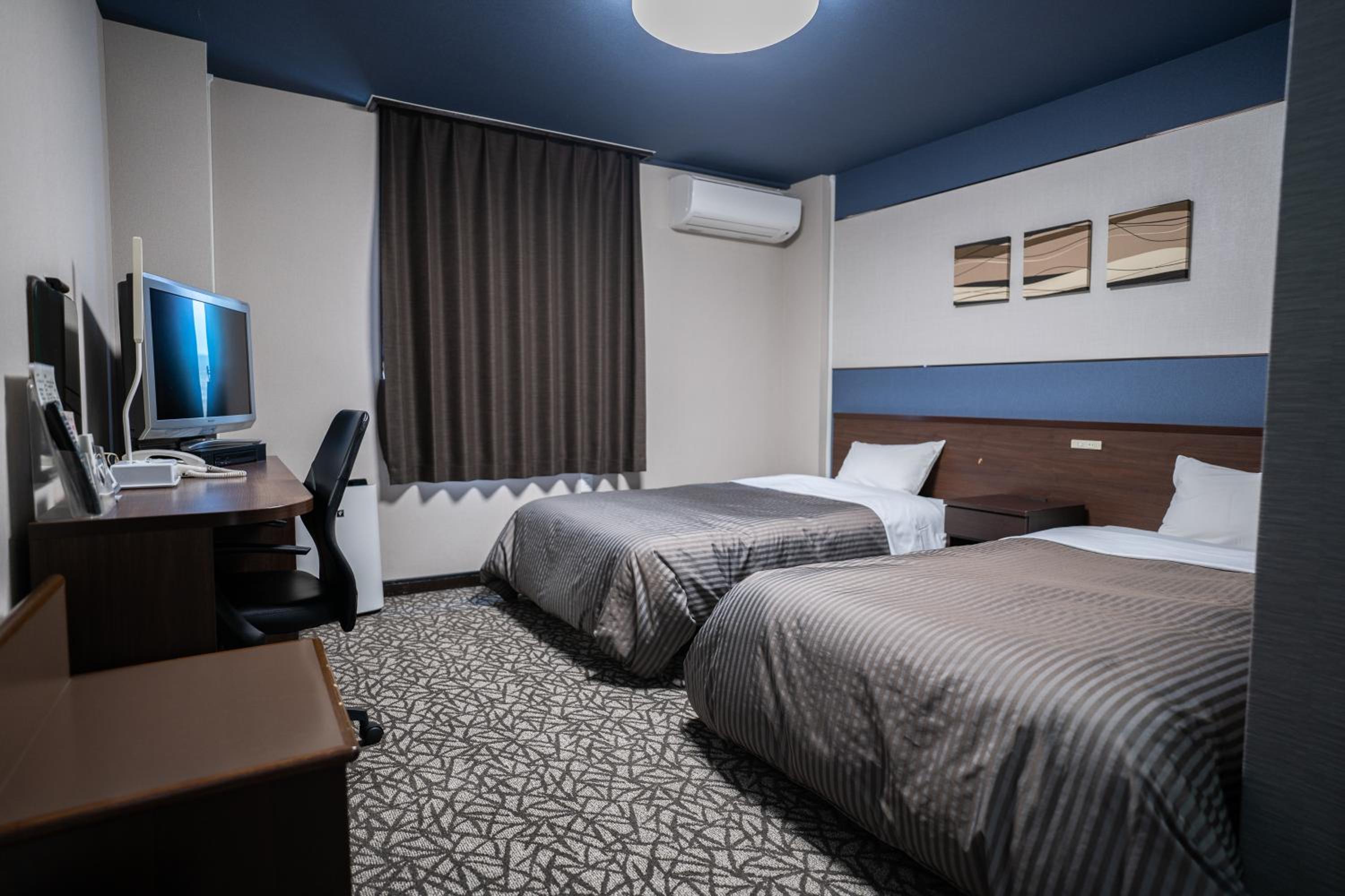 Twin Room - Non-Smoking - Photo 3