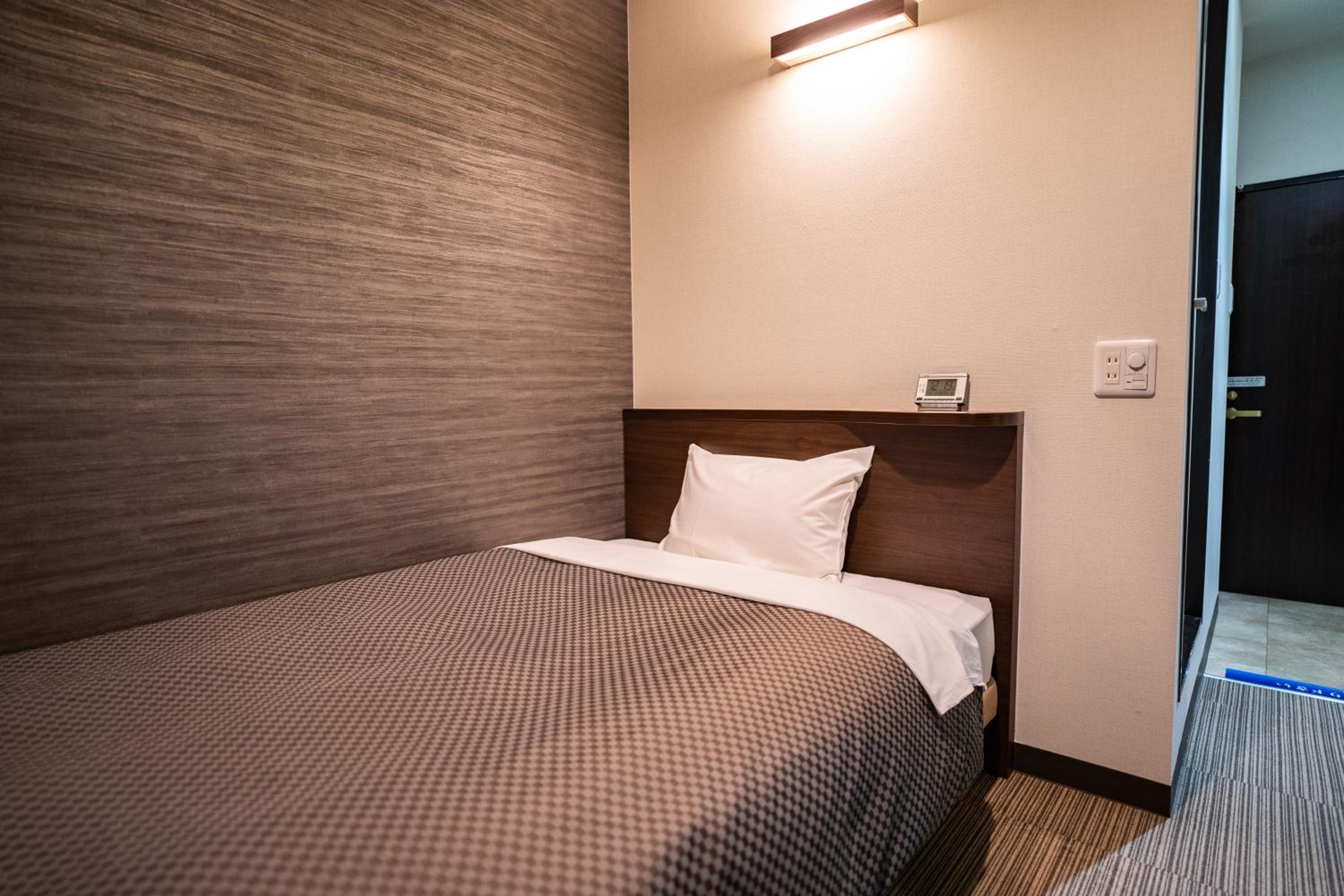 Single Room - Smoking - Photo 2