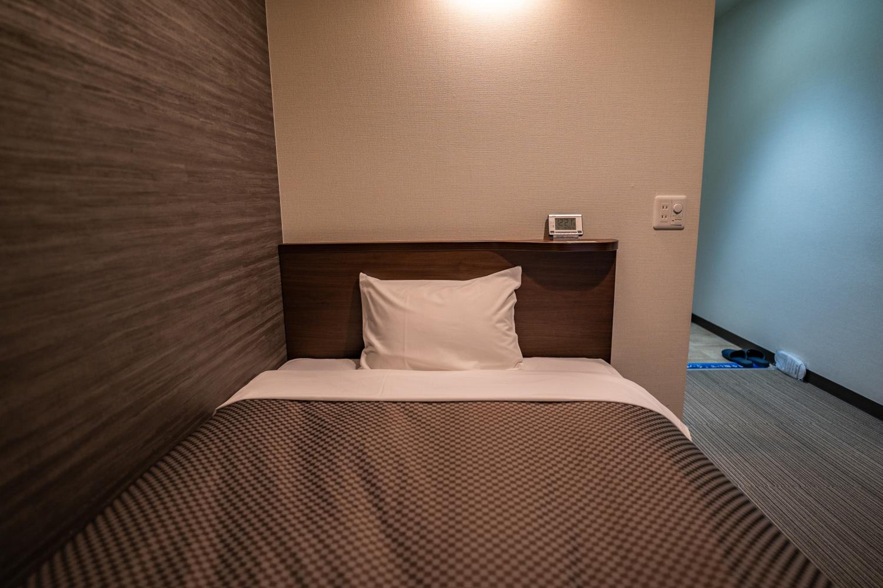 Single Room - Smoking - Photo 1