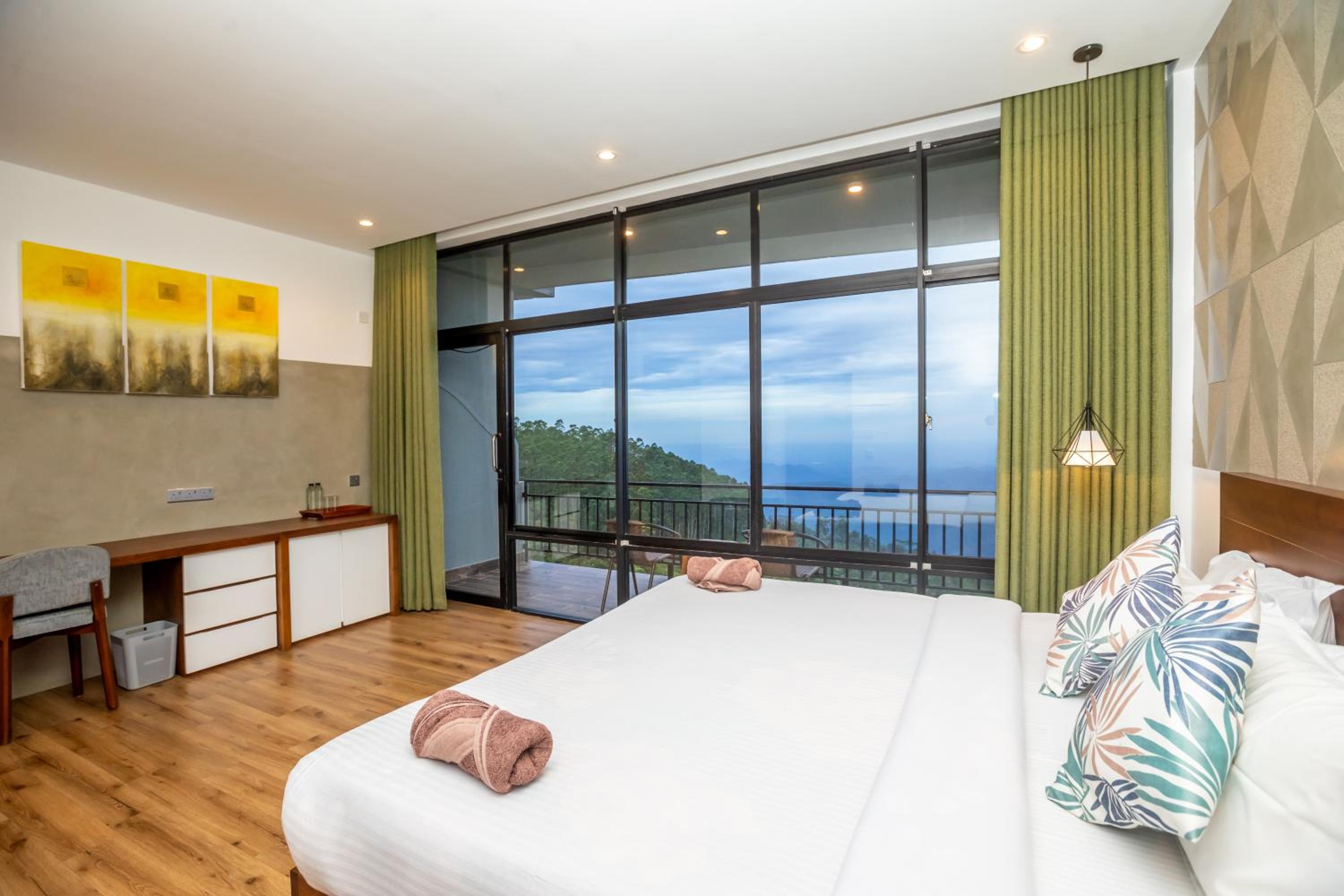 Deluxe Double Room with Balcony photo 2