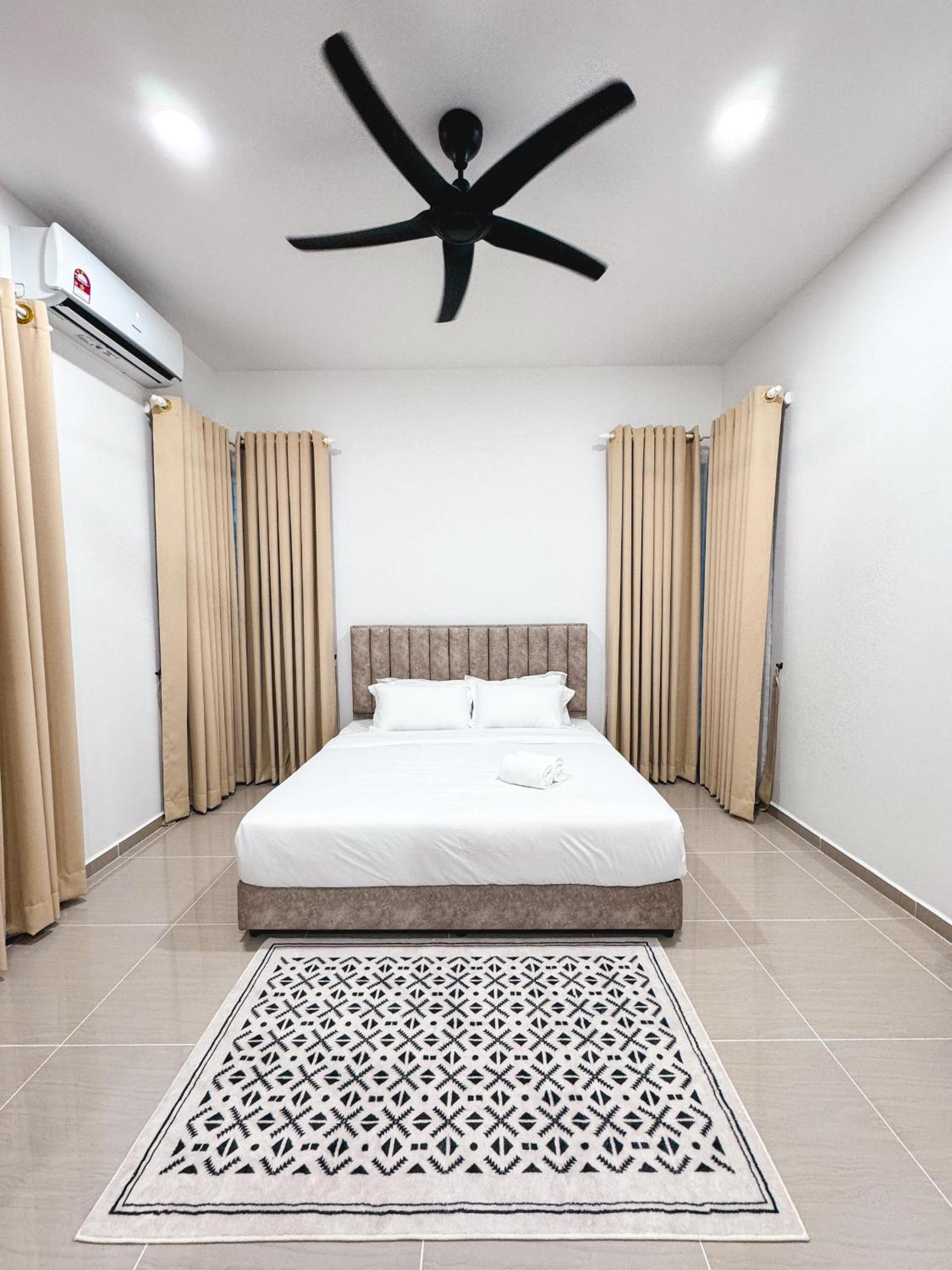 Four-Bedroom House photo 1