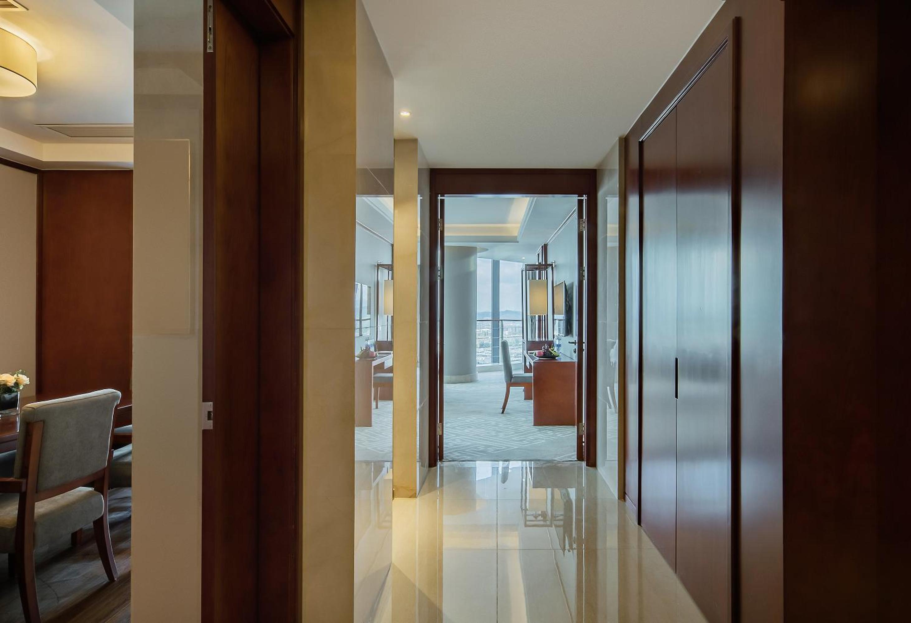 Premier Suite, 2 Bedroom Suite, 2 King, City View photo 2