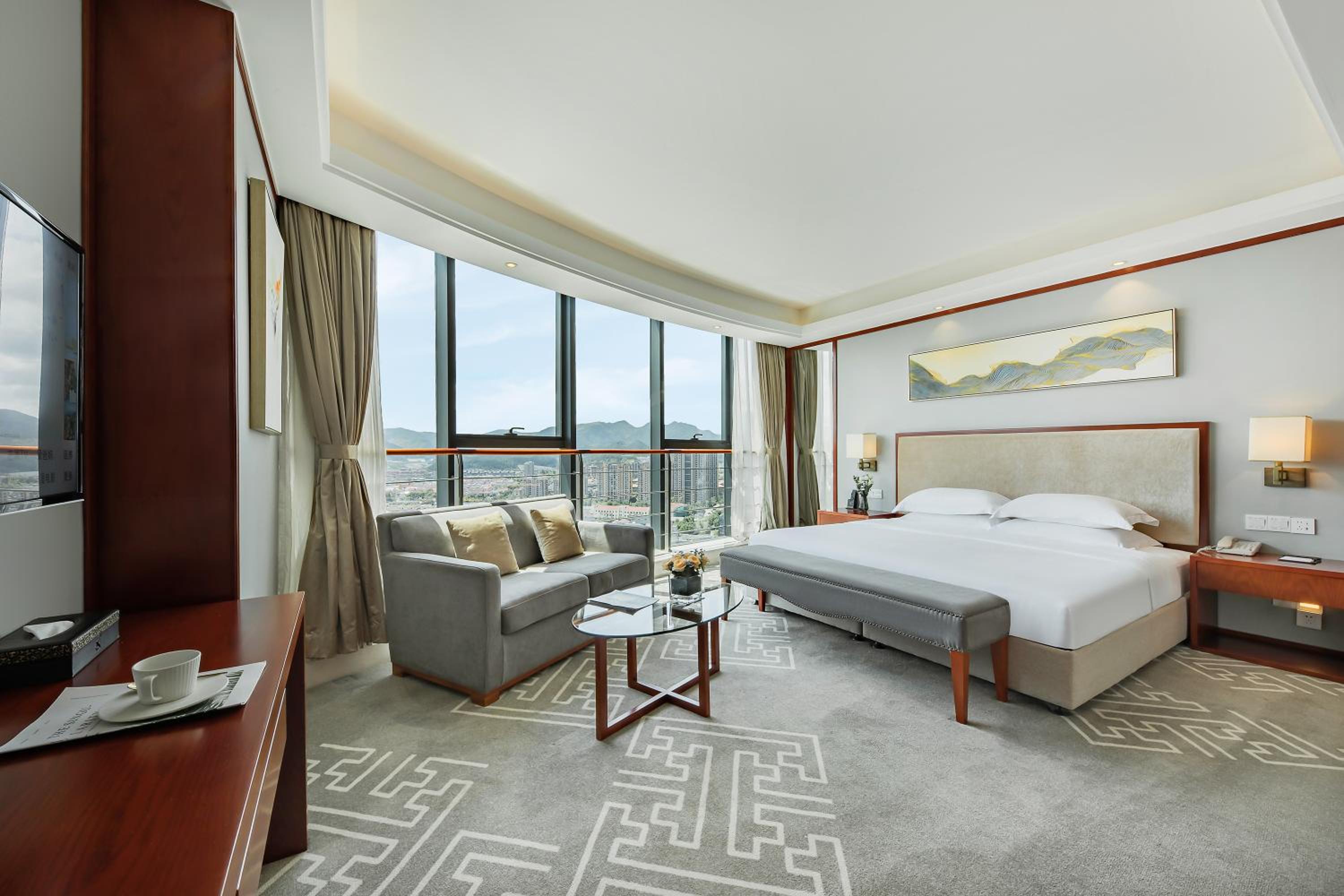 Premier King, Guest room, 1 King, City View photo 3