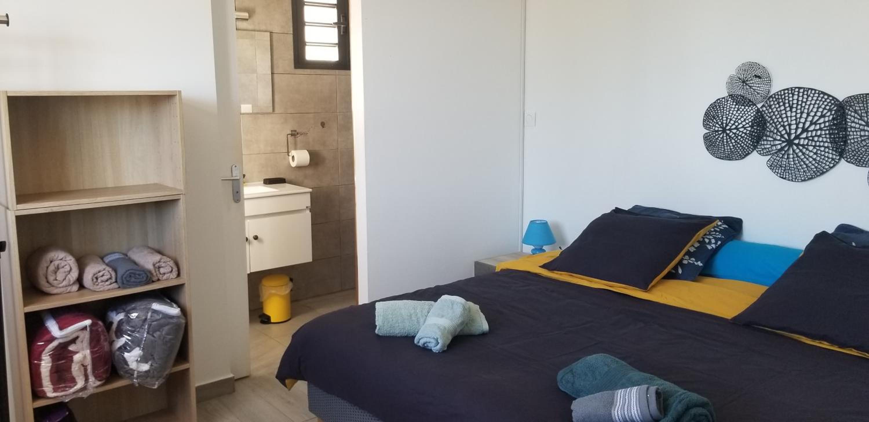 One-Bedroom Apartment photo 1