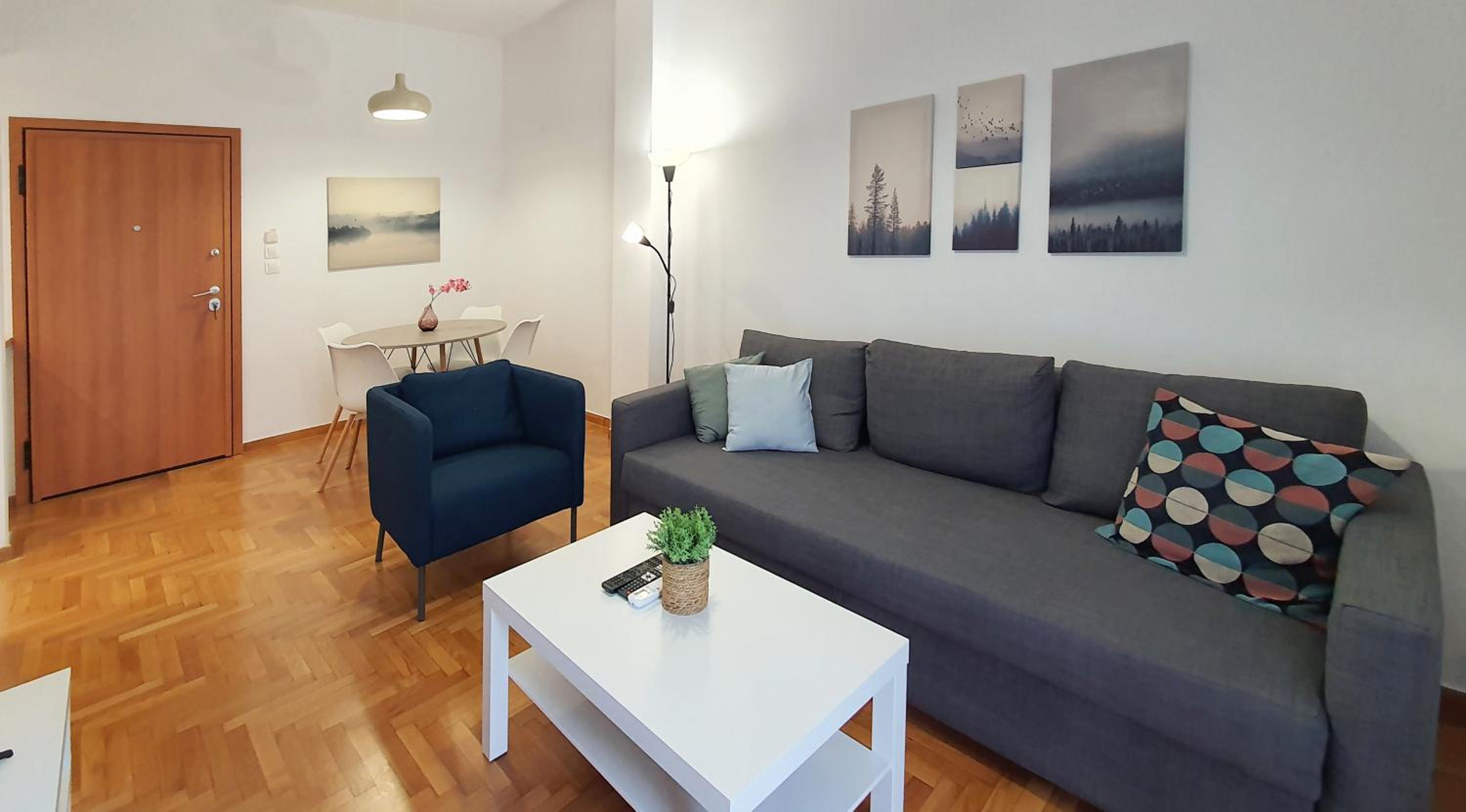One-Bedroom Apartment photo 1