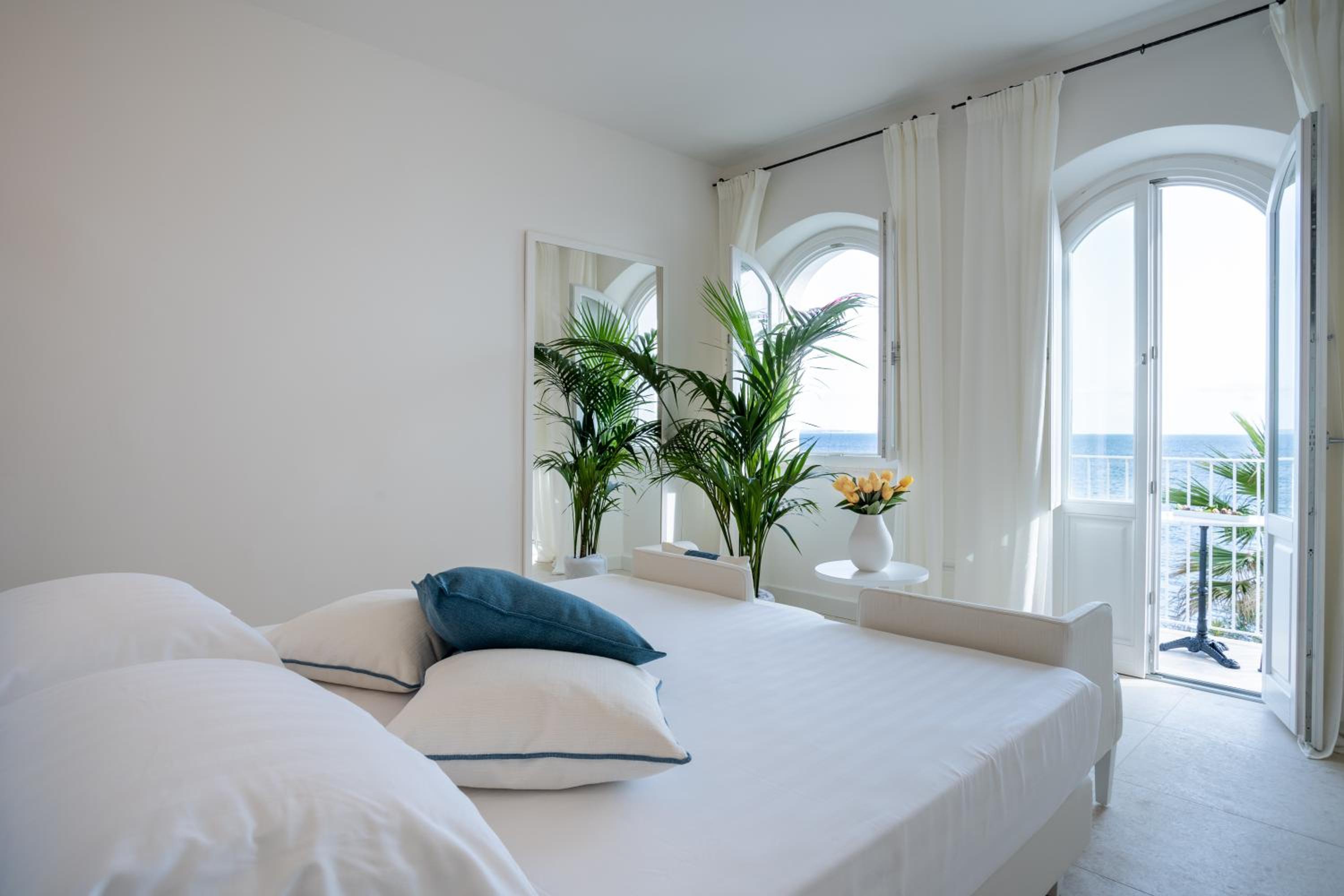 Deluxe Double Room with Balcony and Sea View - Photo 2