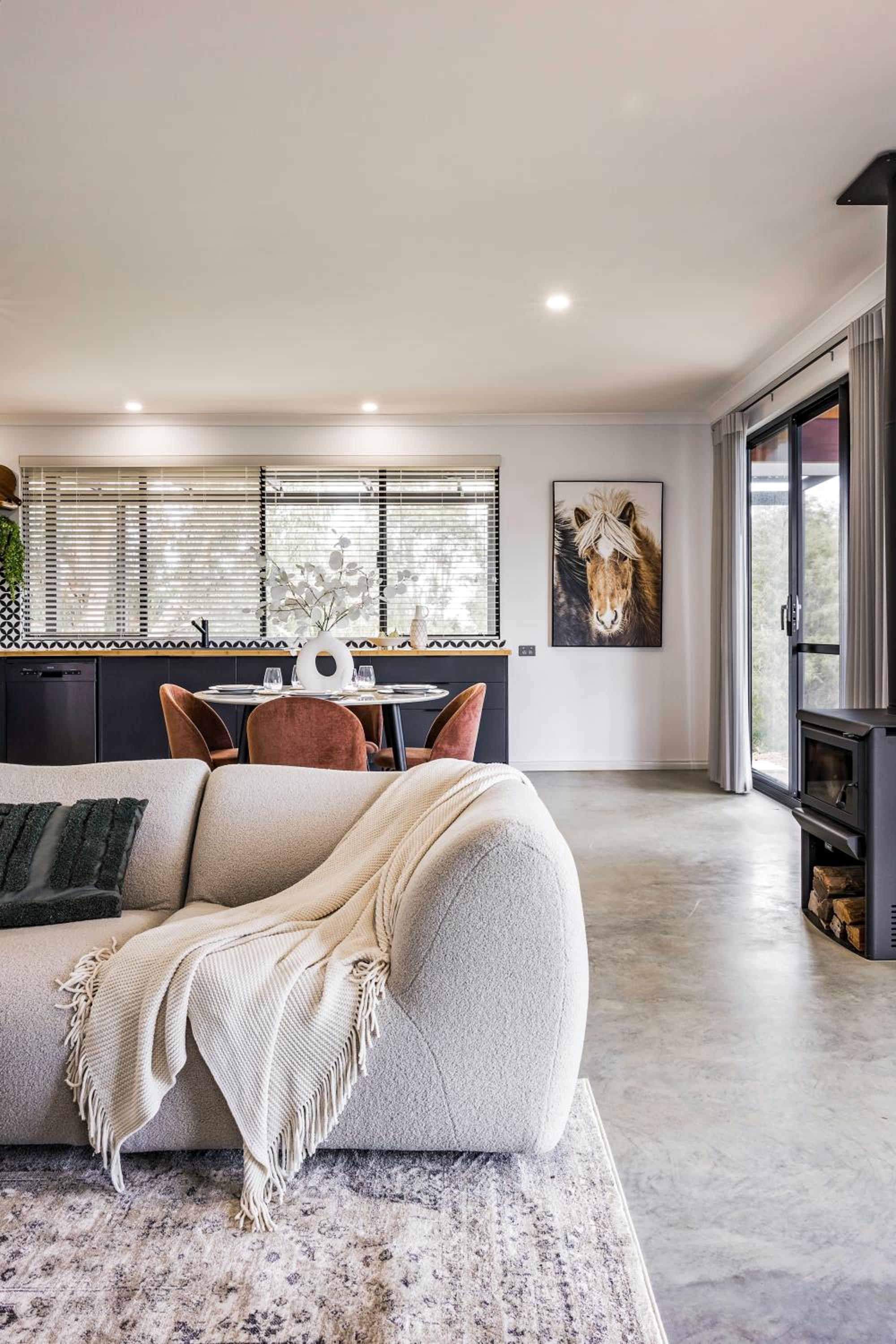 Five-Bedroom House photo 1