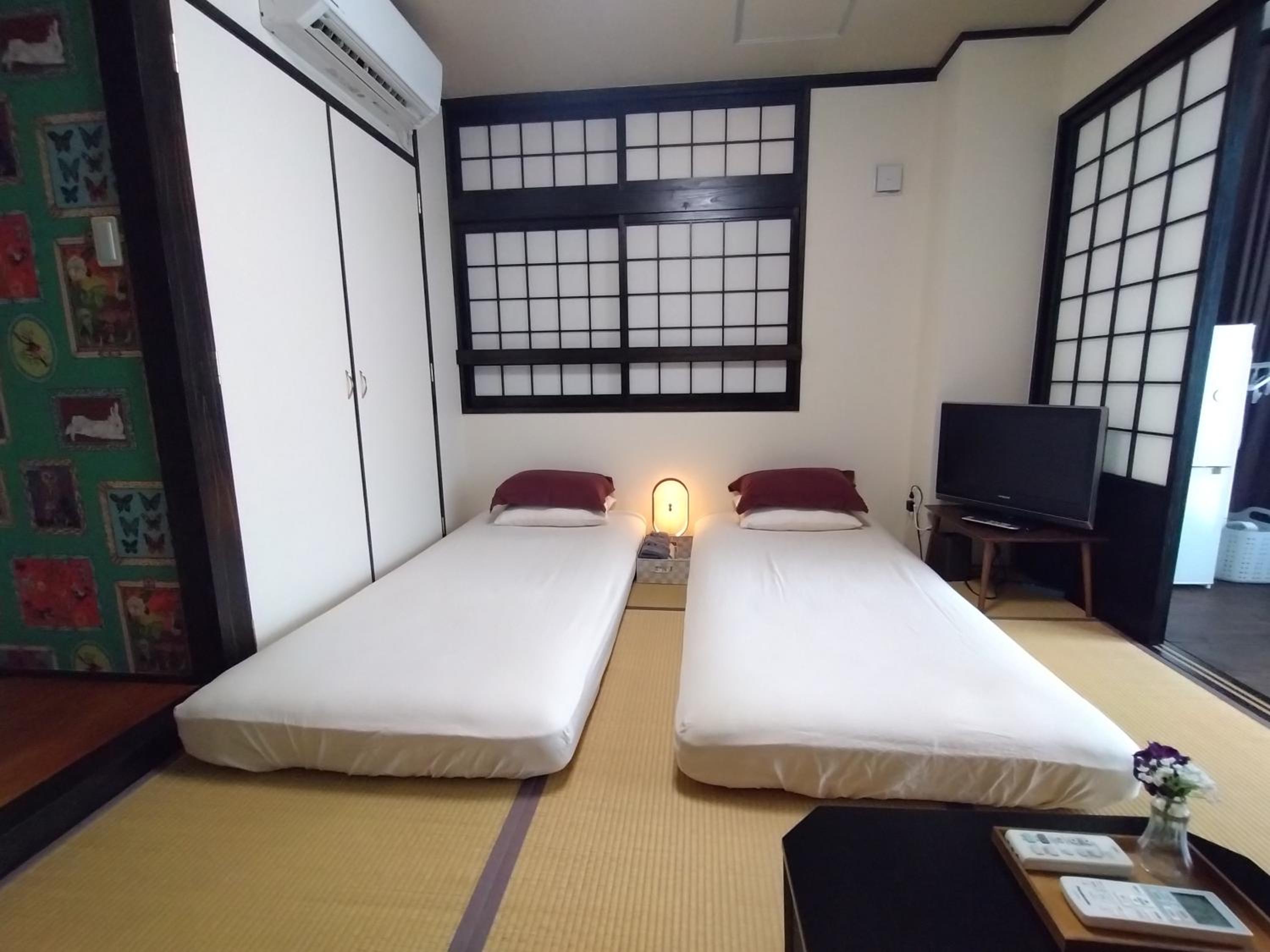 Superior Twin Room with City View - Photo 12