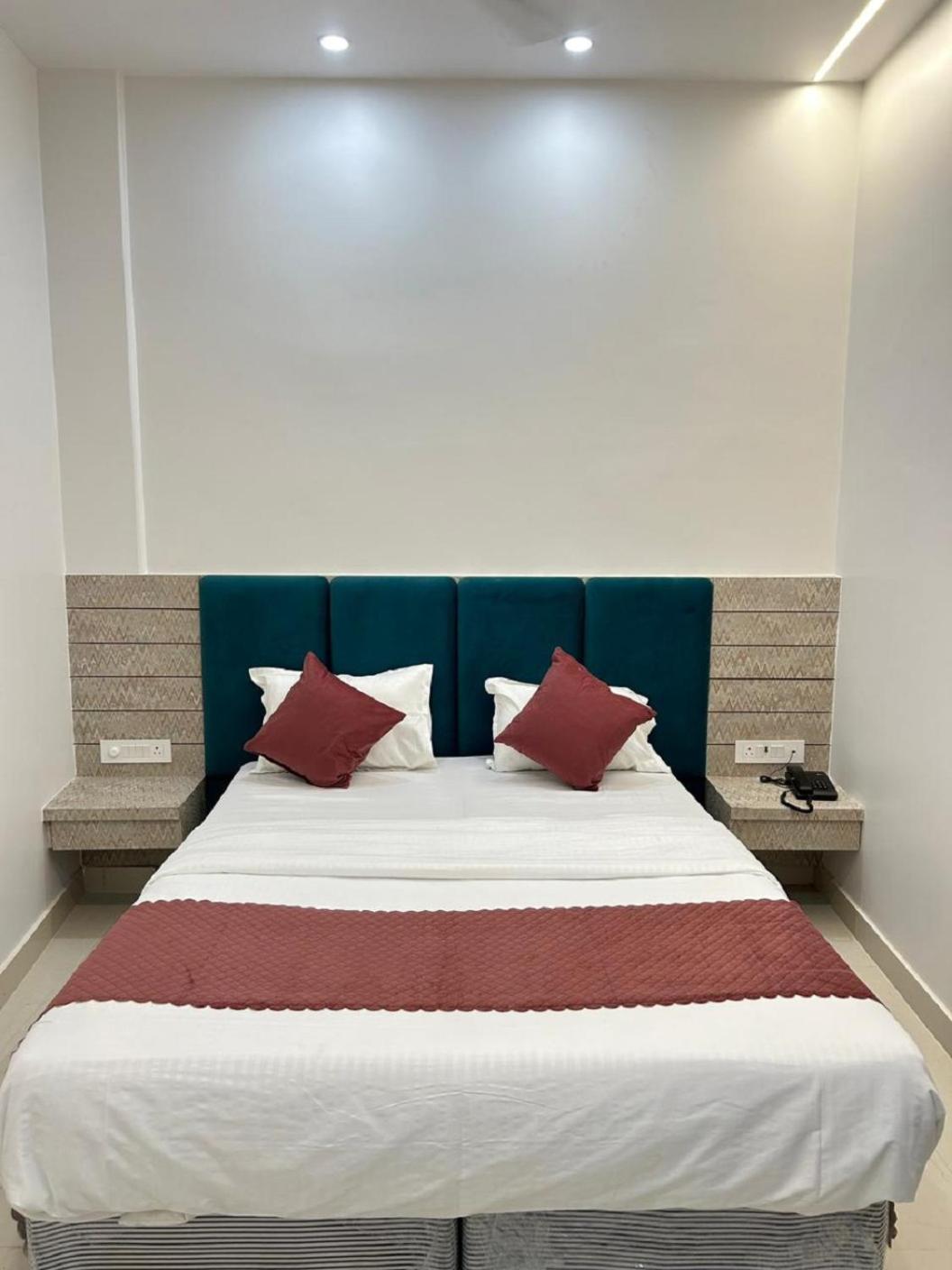 Deluxe Room - Photo 8