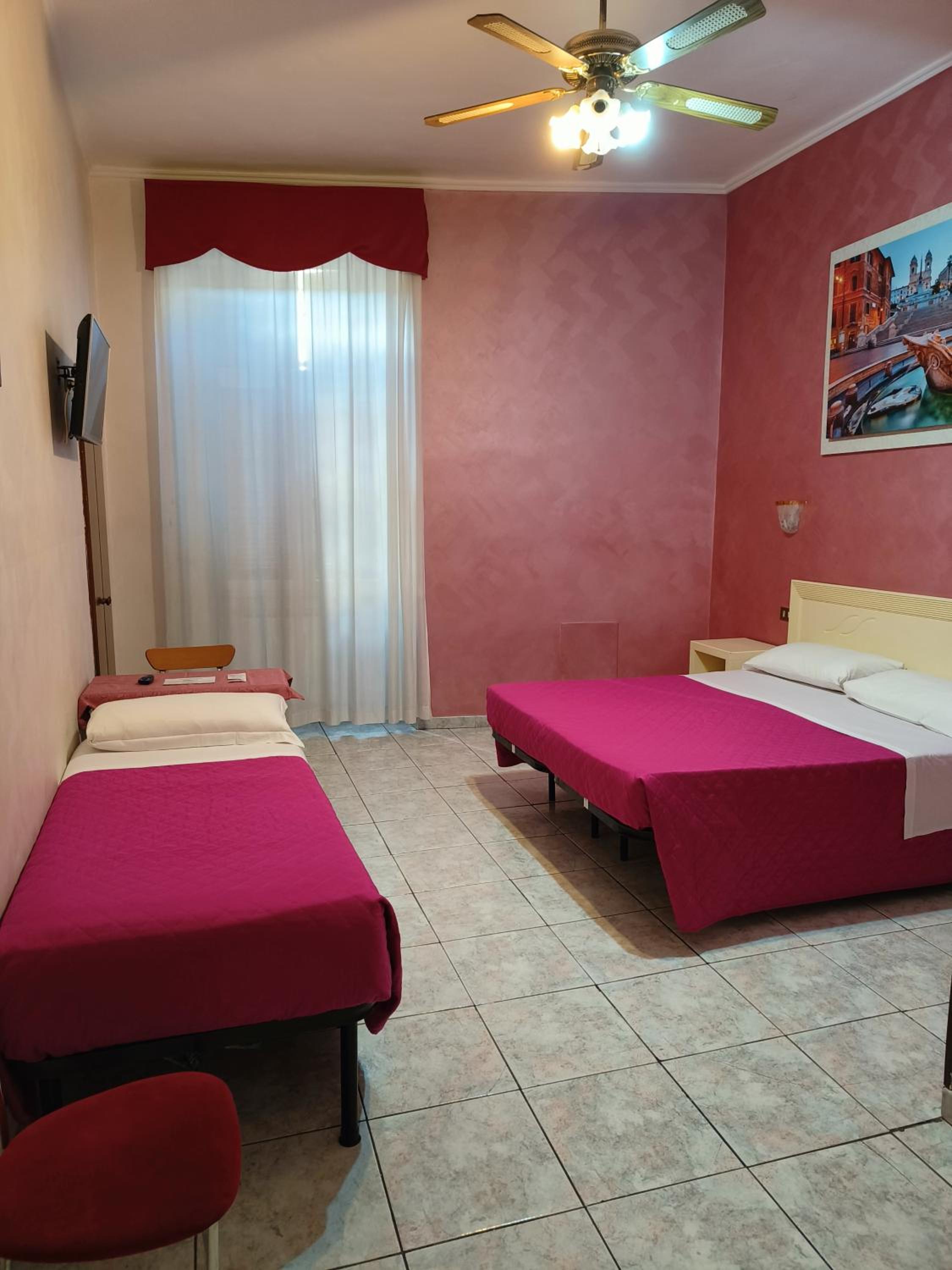 Economy Triple Room photo 1