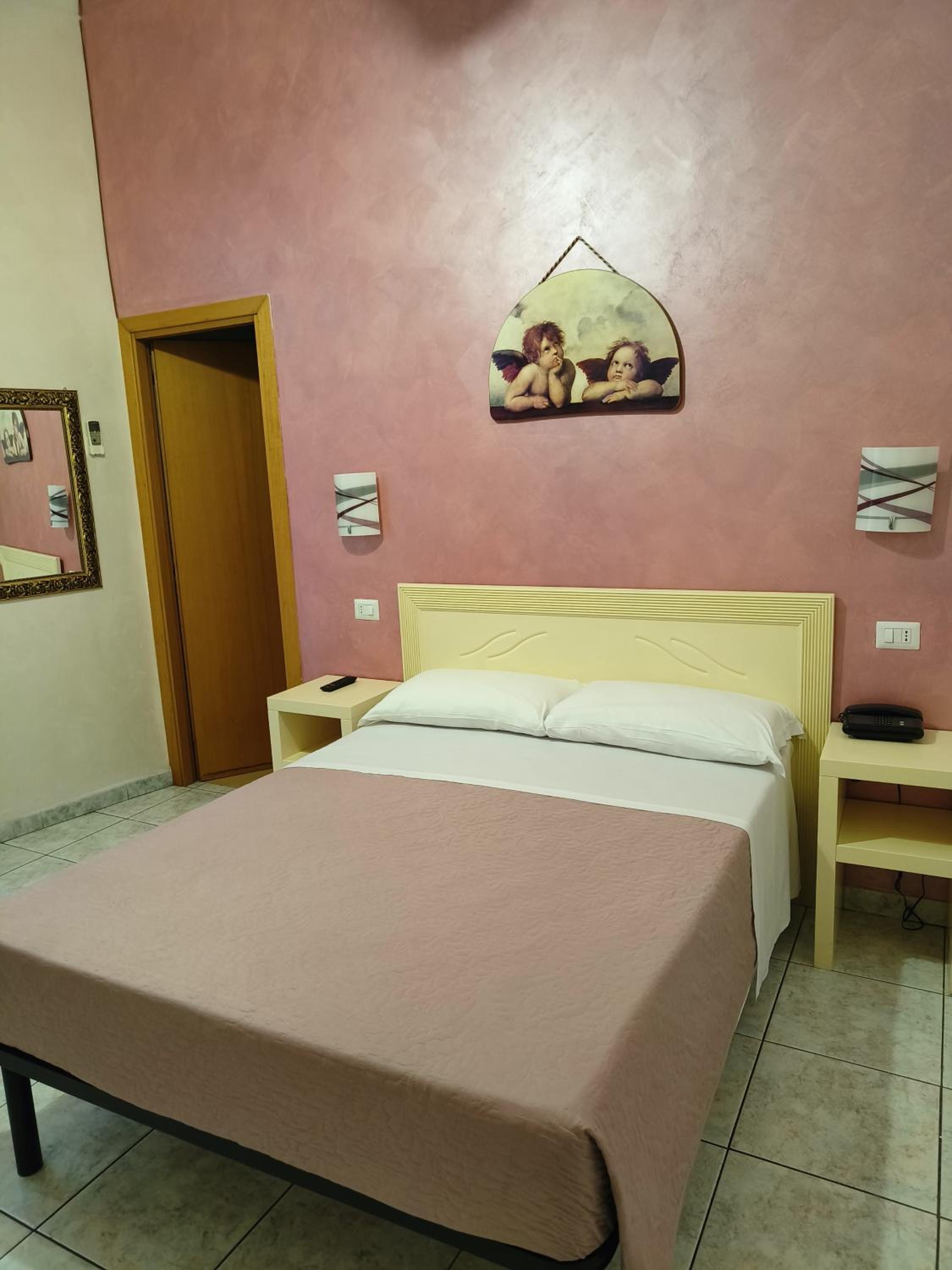 Economy Double Room photo 1