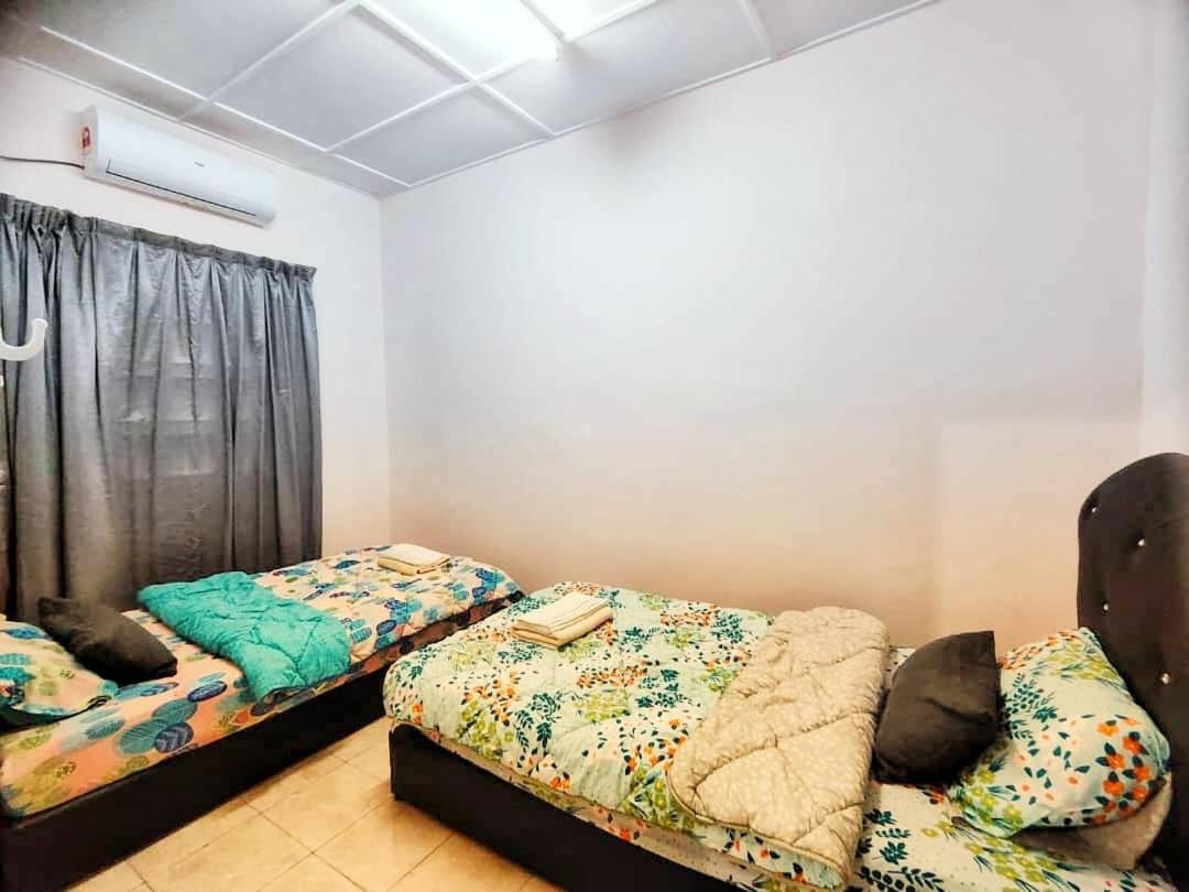 Three-Bedroom Apartment photo 2