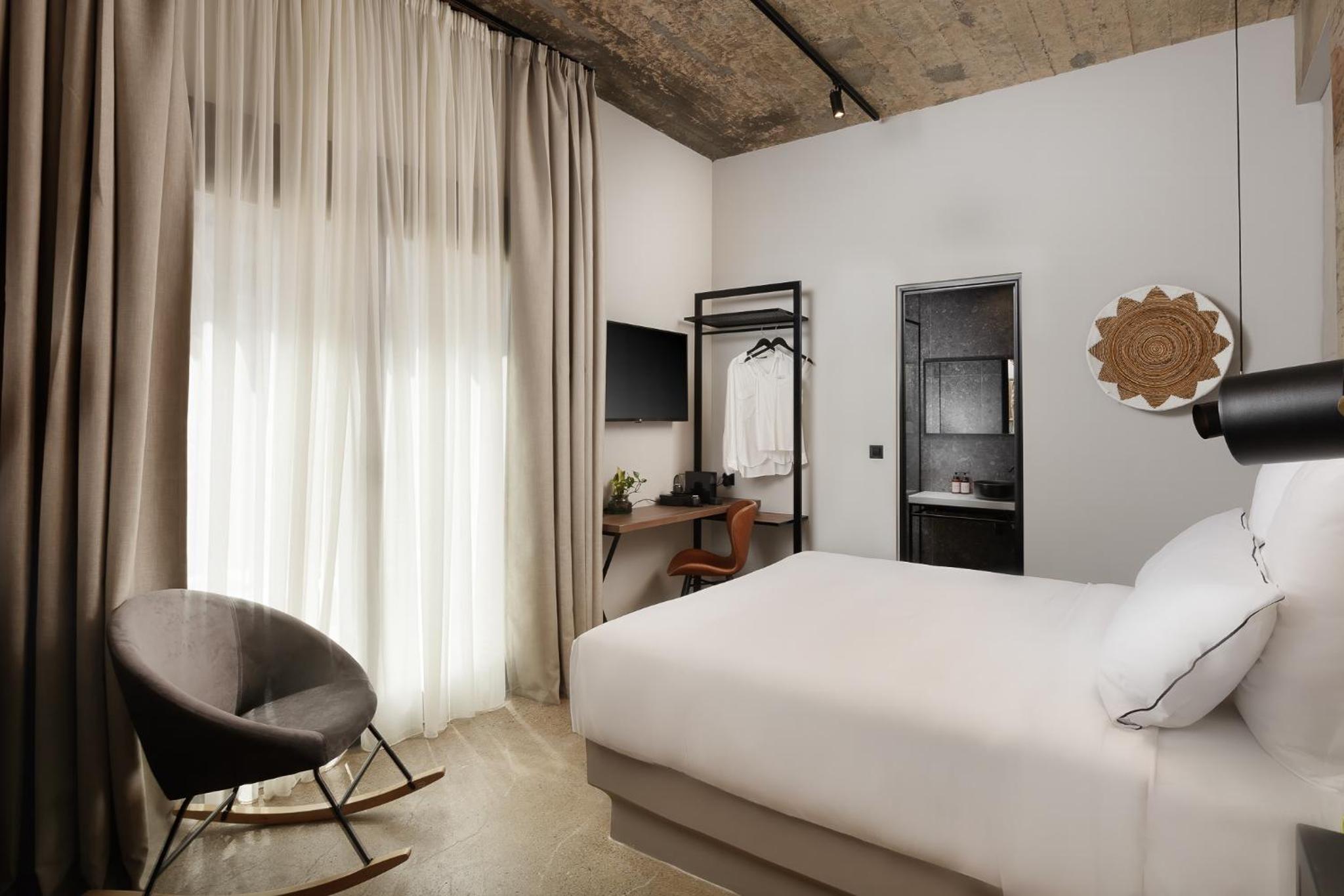 Executive Room With Balcony & Hot Tub