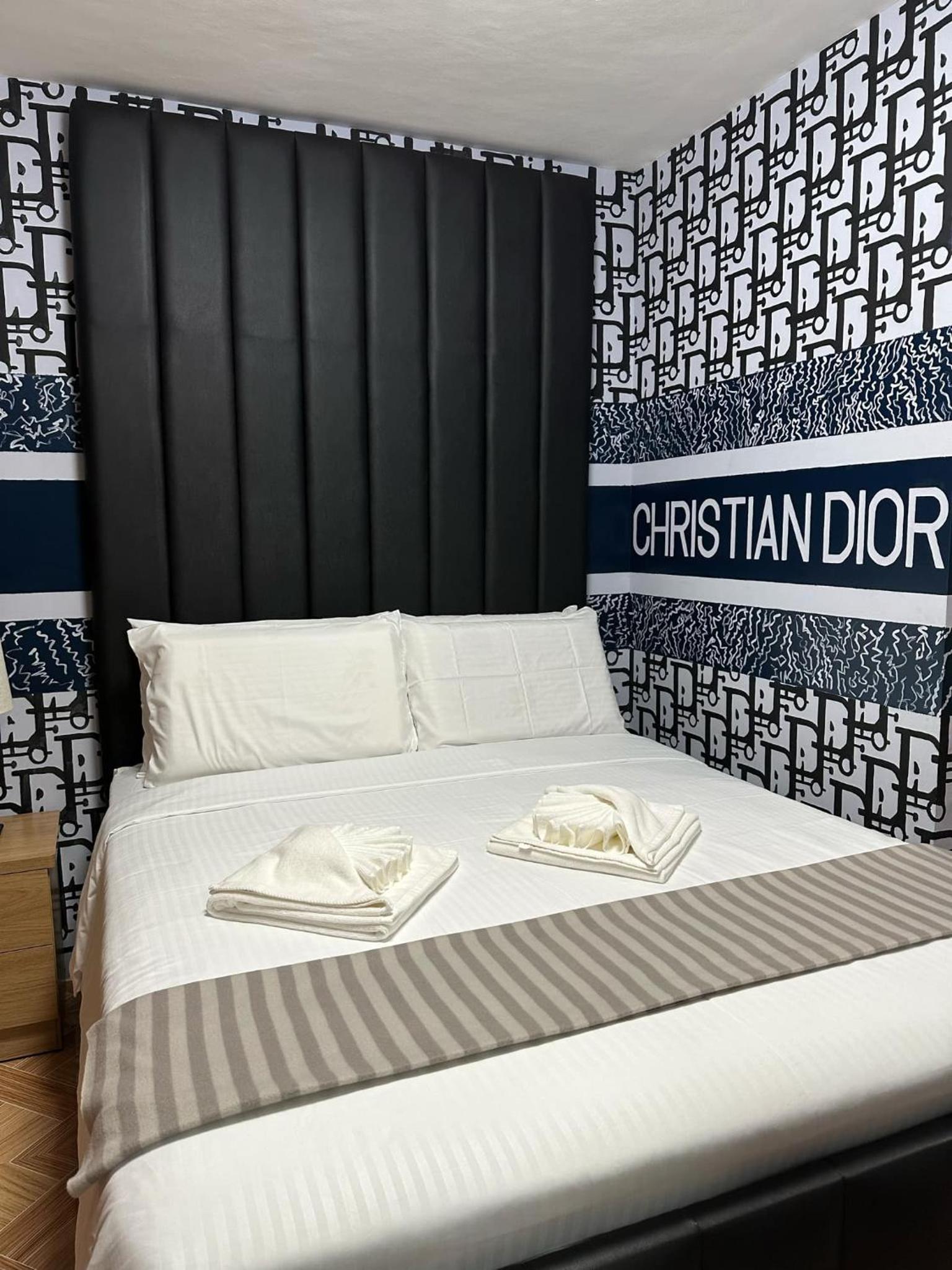 Deluxe Double Room (2 Adults + 1 Child)