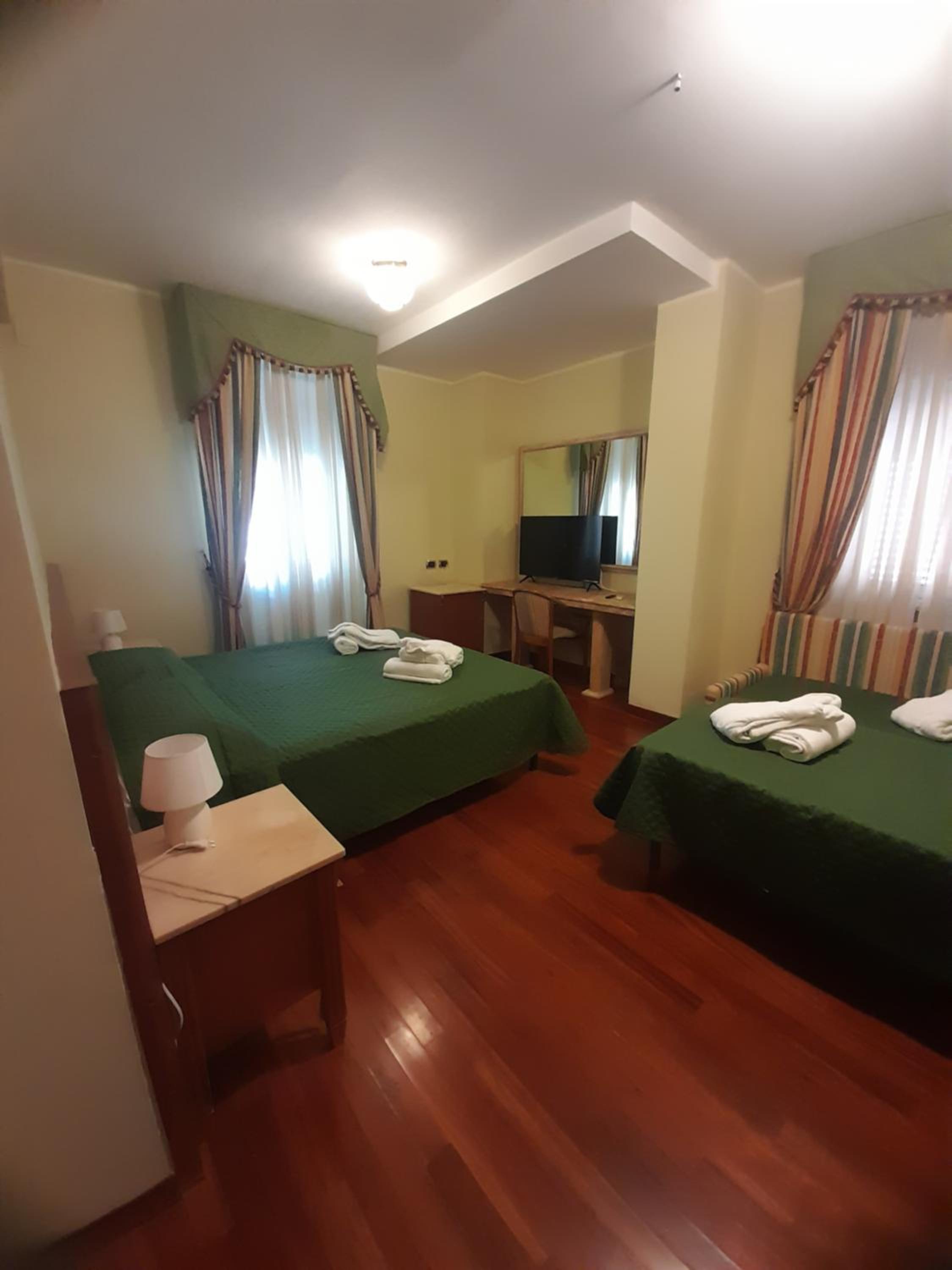 Double Room - Photo 2