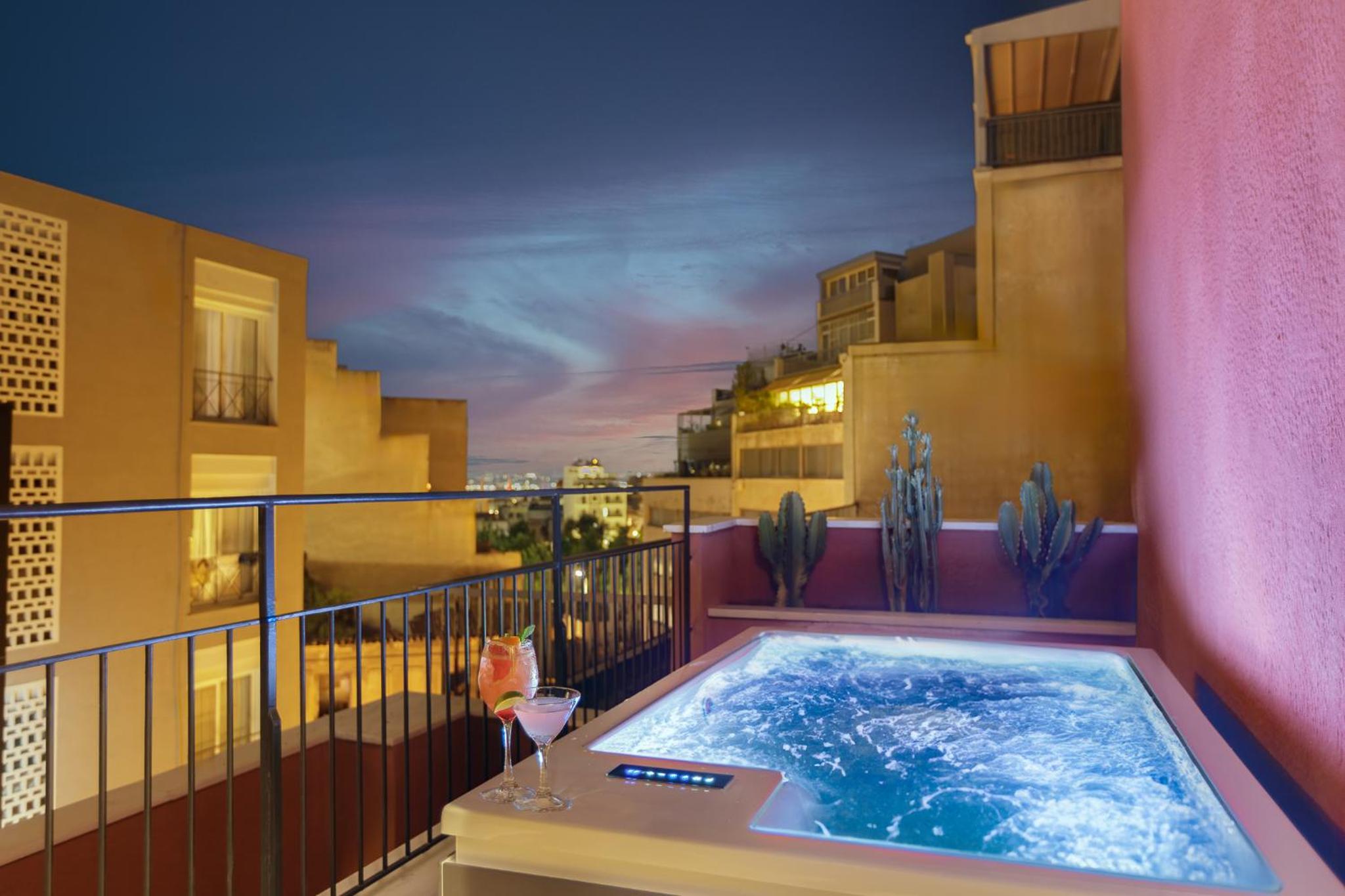 Executive Room With Balcony & Hot Tub